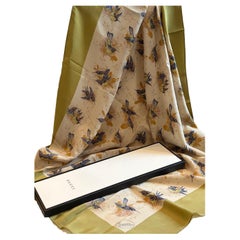 GUCCI - Écharpe en soie vintage à motifs d'oiseaux et de fleurs  C.1970-1980s W/Box