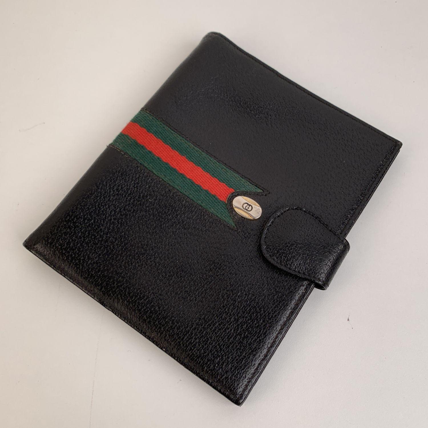 Gucci Vintage Agenda mit 4 Ringen aus schwarzem Leder und Streifen, mit Streifen im Zustand „Hervorragend“ in Rome, Rome