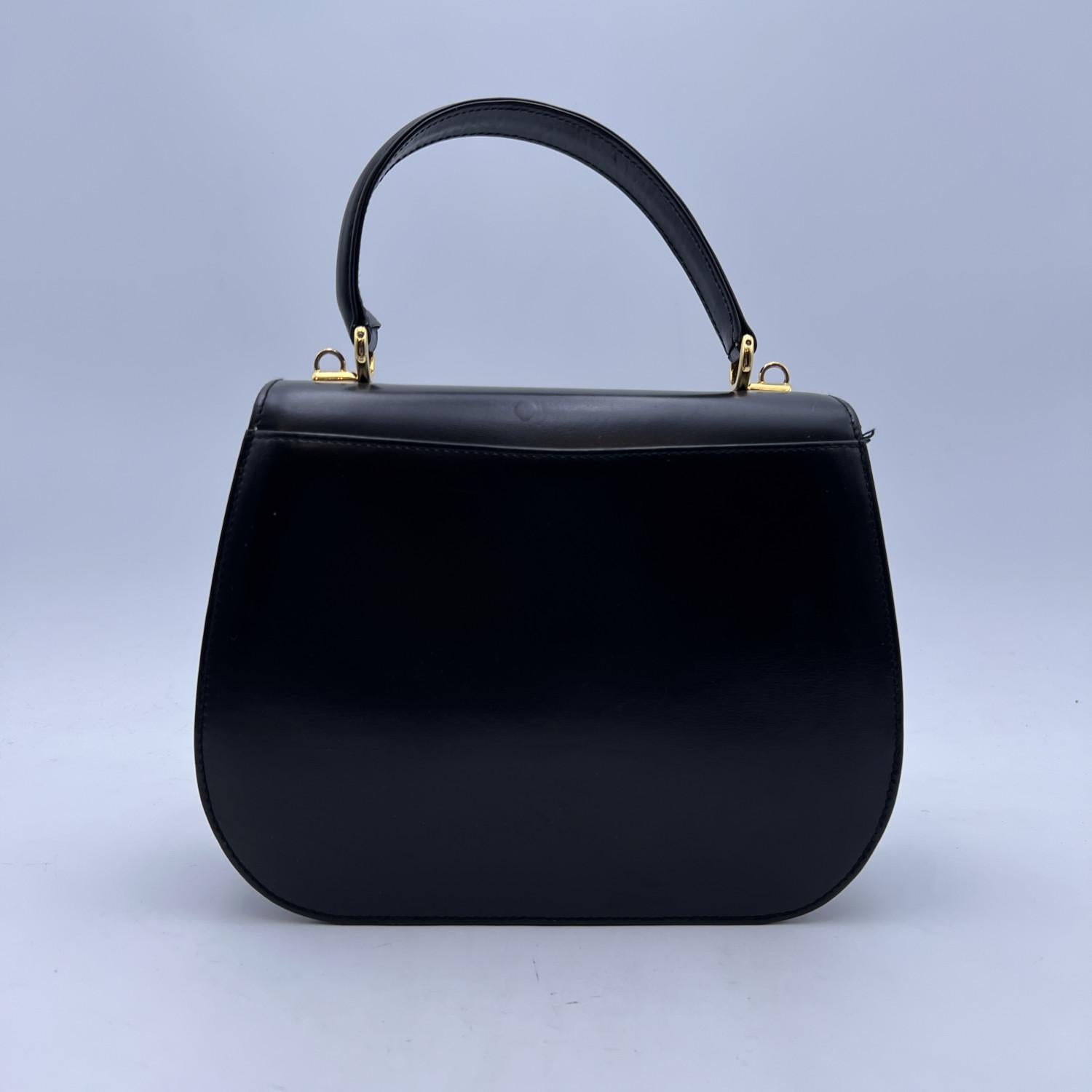 Gucci Vintage Black Leather Box Handbag with Shoulder Strap In Excellent Condition In Rome, Rome