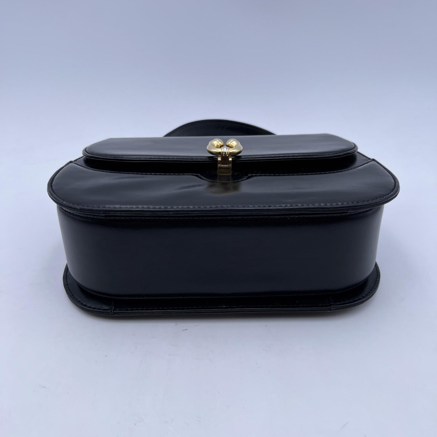 Women's Gucci Vintage Black Leather Box Handbag with Shoulder Strap