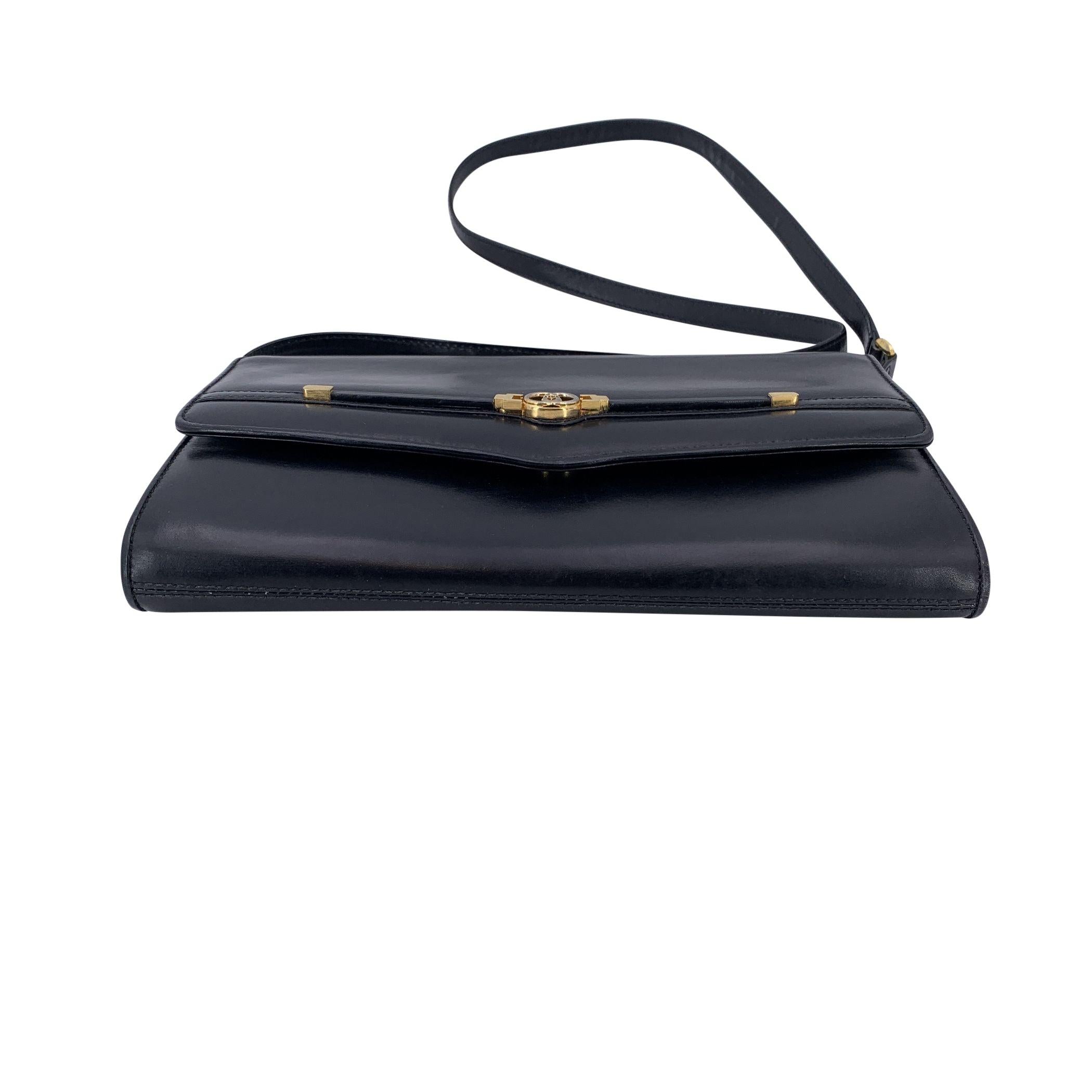 Gucci Vintage Sac convertible en cuir noir Sac à bandoulière Pochette Bon état - En vente à Rome, Rome