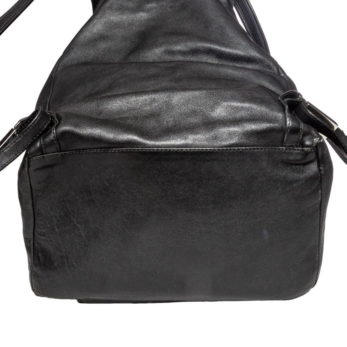 Women's or Men's Gucci Vintage Black Leather Drawstring Backpack (Tom Ford) For Sale