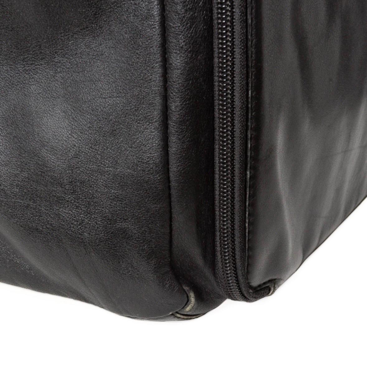 Gucci Vintage Black Leather Drawstring Backpack (Tom Ford) For Sale 5