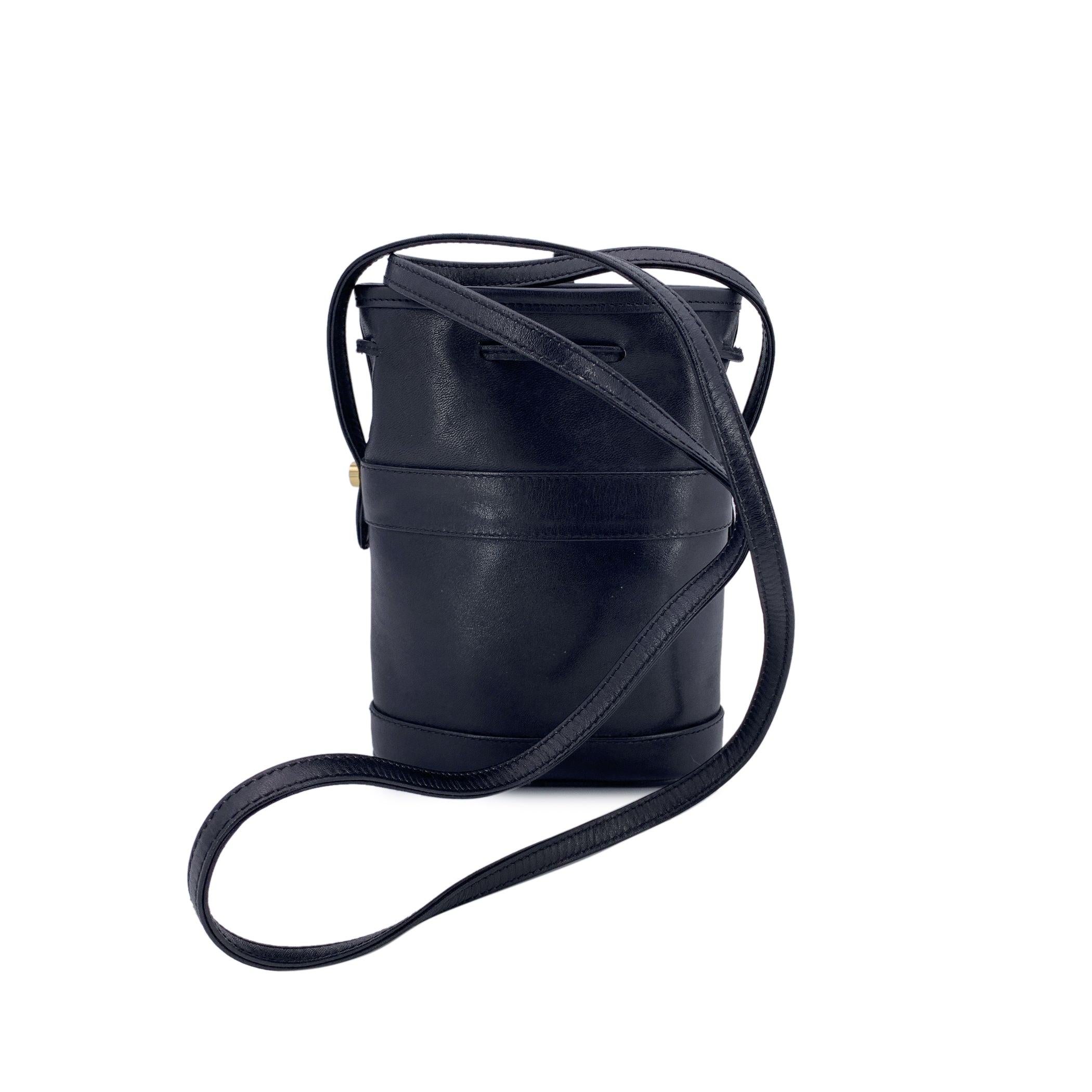 Gucci Vintage Black Leather Drawstring Mini Bucket Bag In Excellent Condition For Sale In Rome, Rome