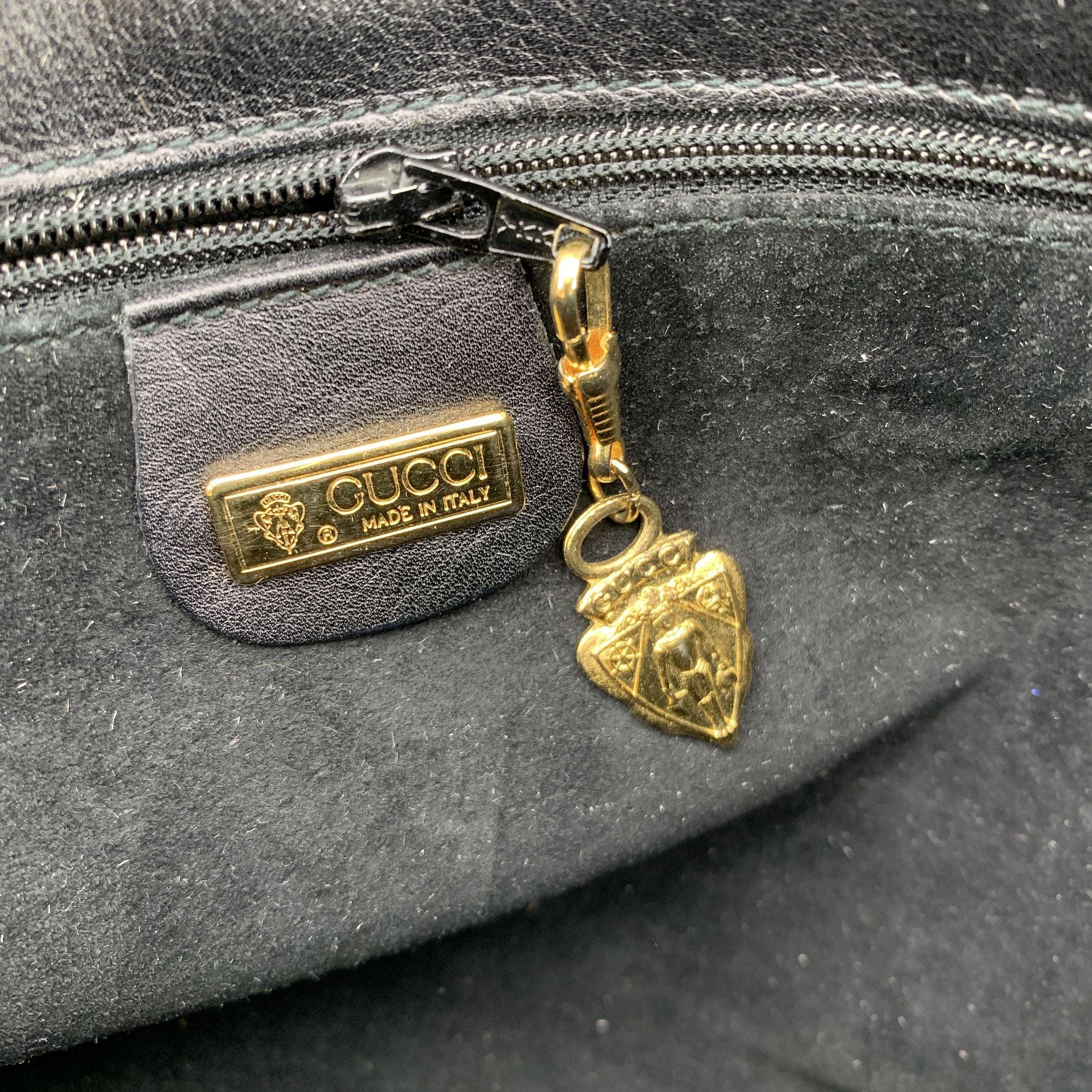 Gucci Vintage Black Leather Flap GG Logo Umhängetasche im Angebot 1