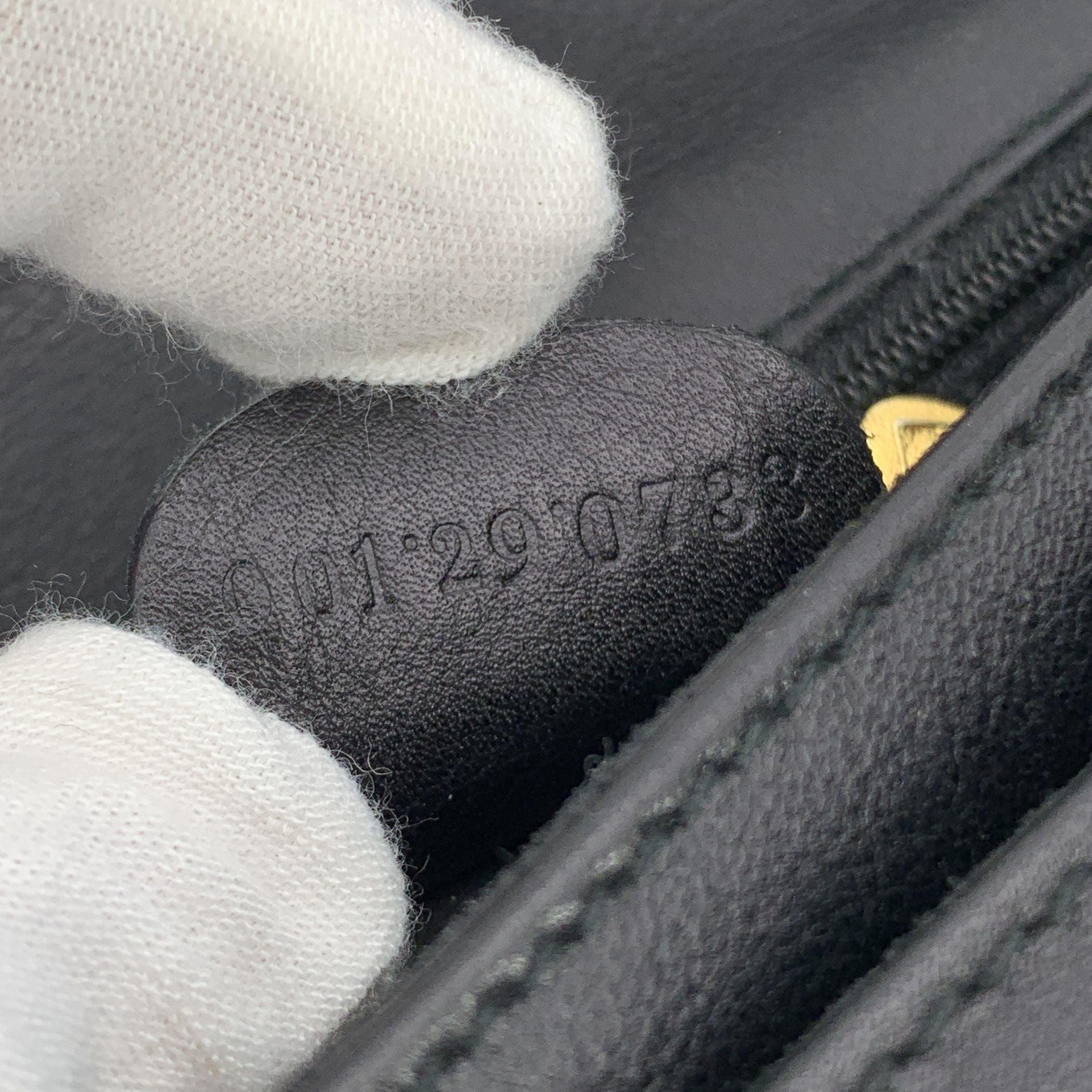 Gucci Vintage Black Leather Flap GG Logo Umhängetasche im Angebot 2