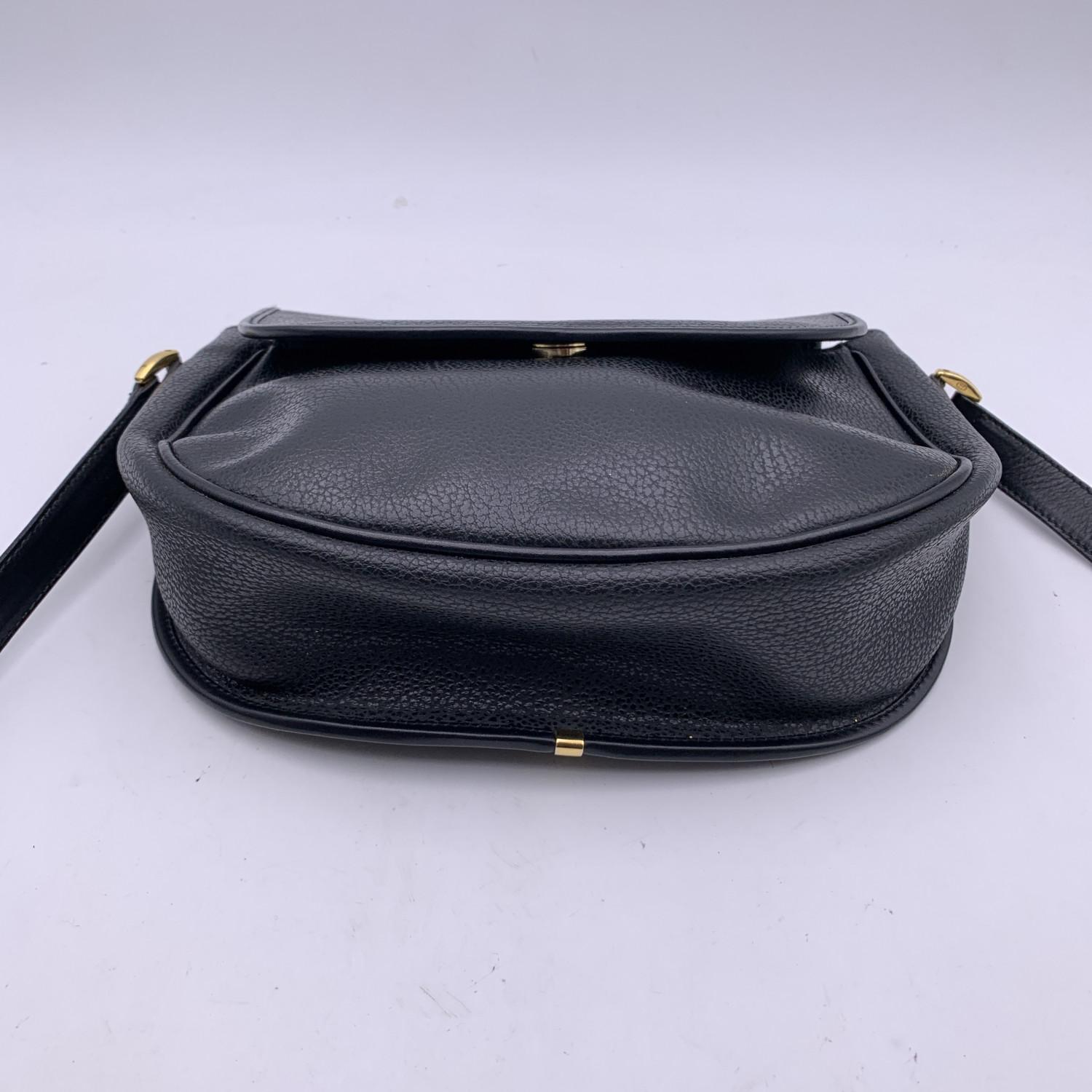 Women's Gucci Vintage Black Leather Flap Shoulder Bag Messenger