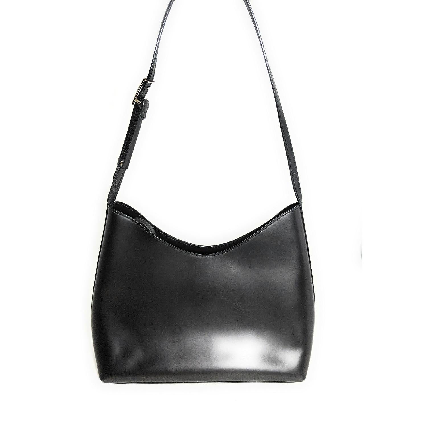 Black Calf leather Gucci shoulder bag with silver-tone hardware, single flat adjustable shoulder strap, tonal suede lining, open top with an attached zippered pouch.

Designer: Gucci
Material: Calf leather
Serial Code: 001.1974 002053
Color: Nero