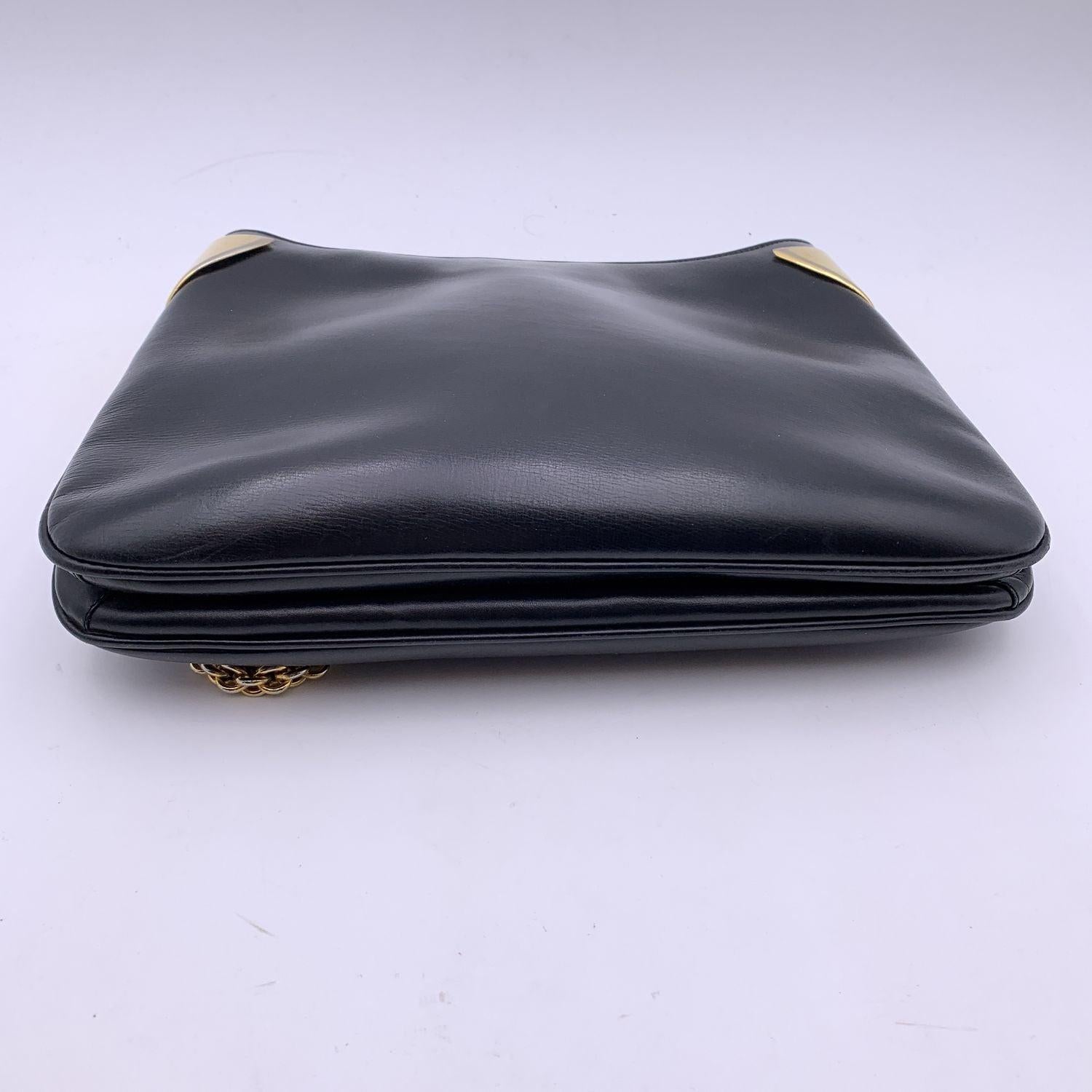 Women's or Men's Gucci Vintage Black Leather Shoulder Bag with Chain Strap