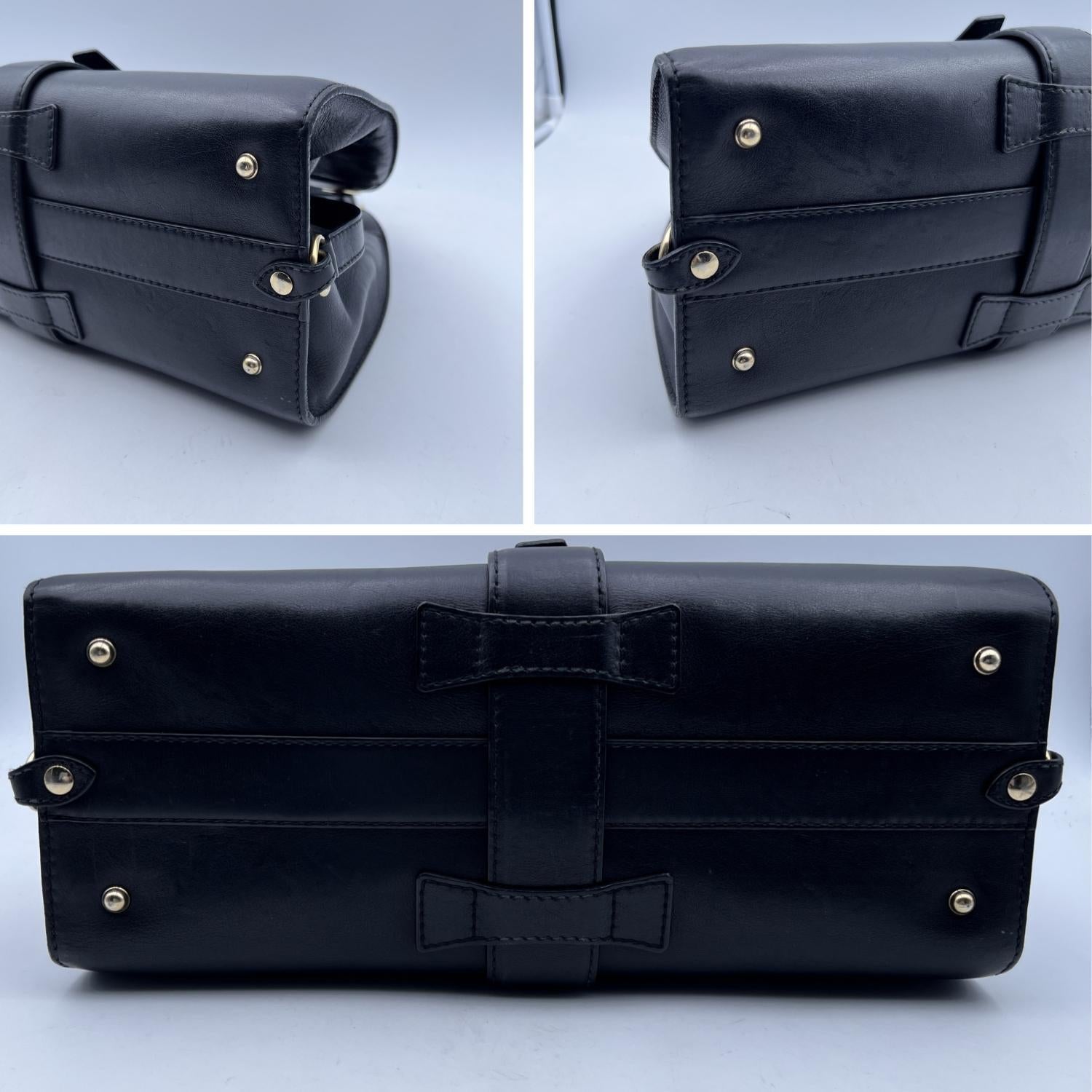 Gucci Vintage Black Leather Stirrup Hobo Bag Handbag Spur Closure In Good Condition In Rome, Rome
