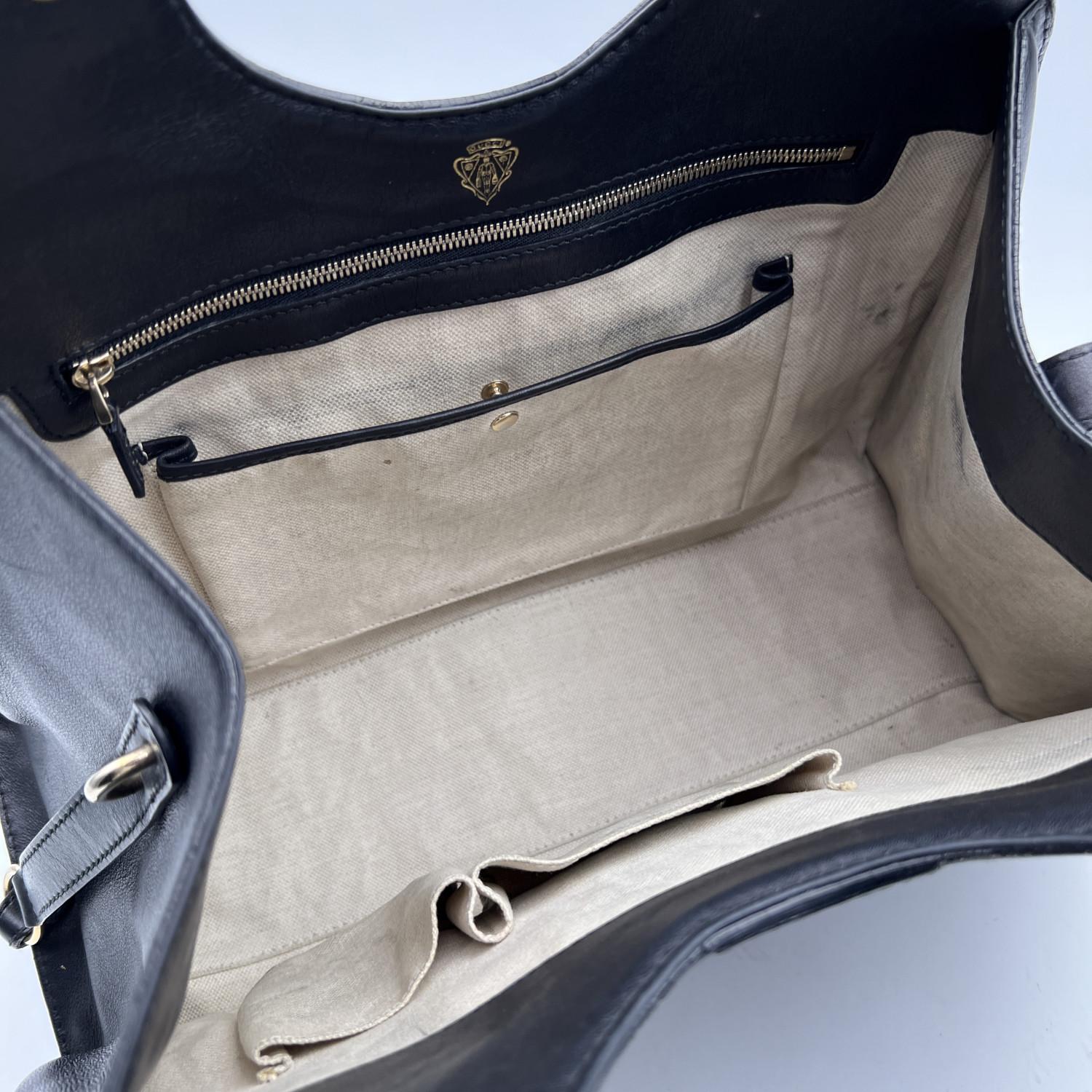 Women's Gucci Vintage Black Leather Stirrup Hobo Bag Handbag Spur Closure