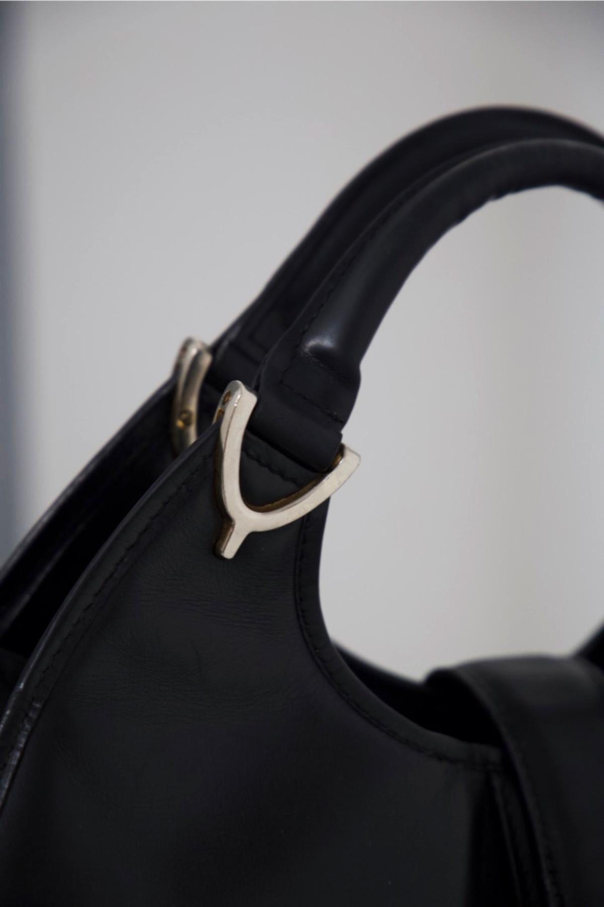 Gucci Vintage Black Leather Stirrup Hobo Handbag In Good Condition For Sale In Milano, IT