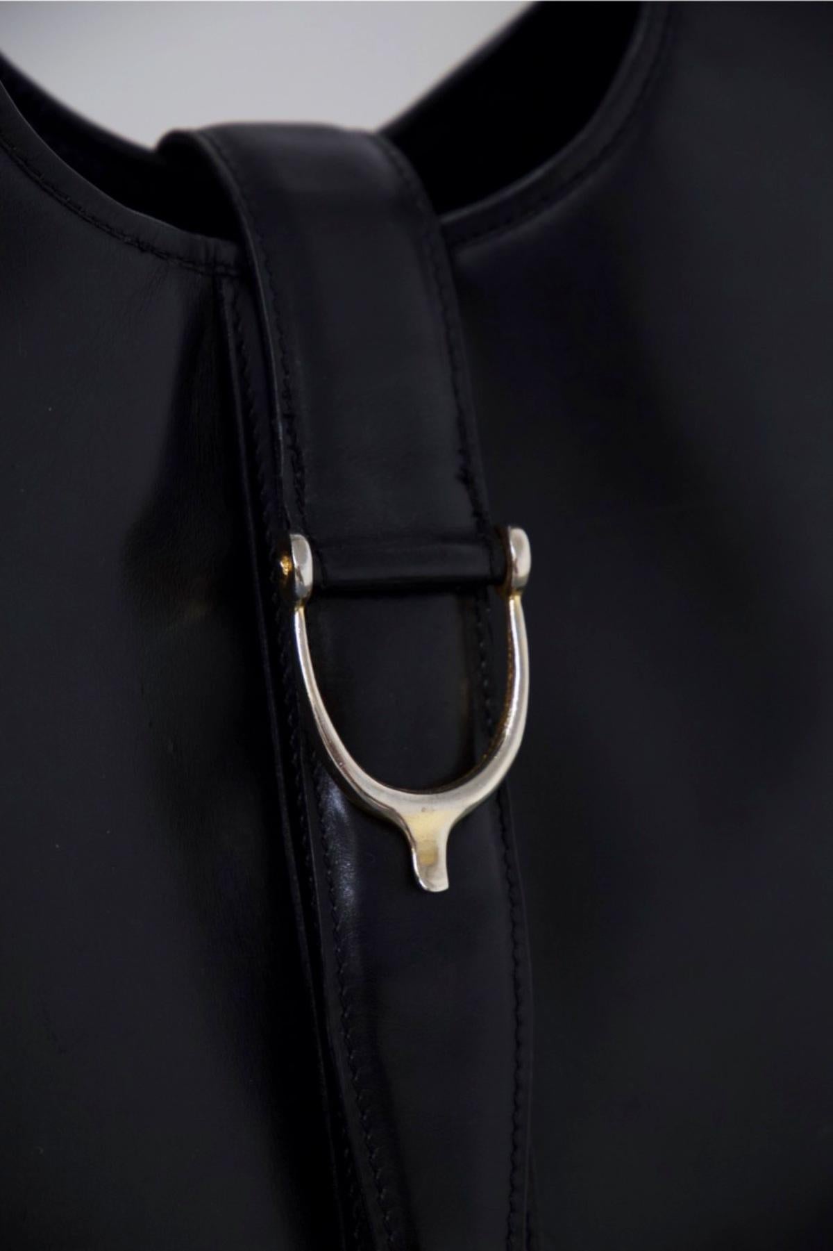 Women's Gucci Vintage Black Leather Stirrup Hobo Handbag For Sale