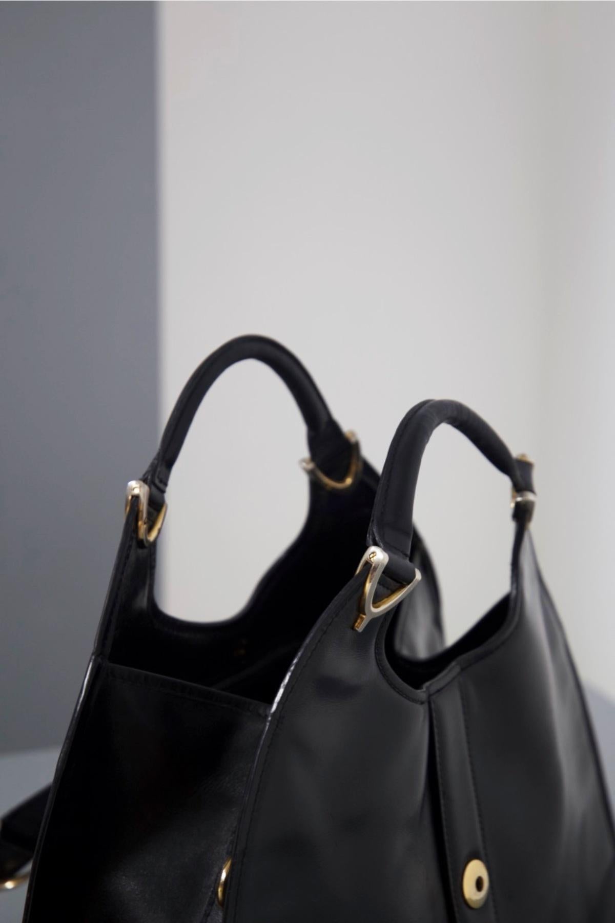 Gucci Vintage Black Leather Stirrup Hobo Handbag For Sale 5