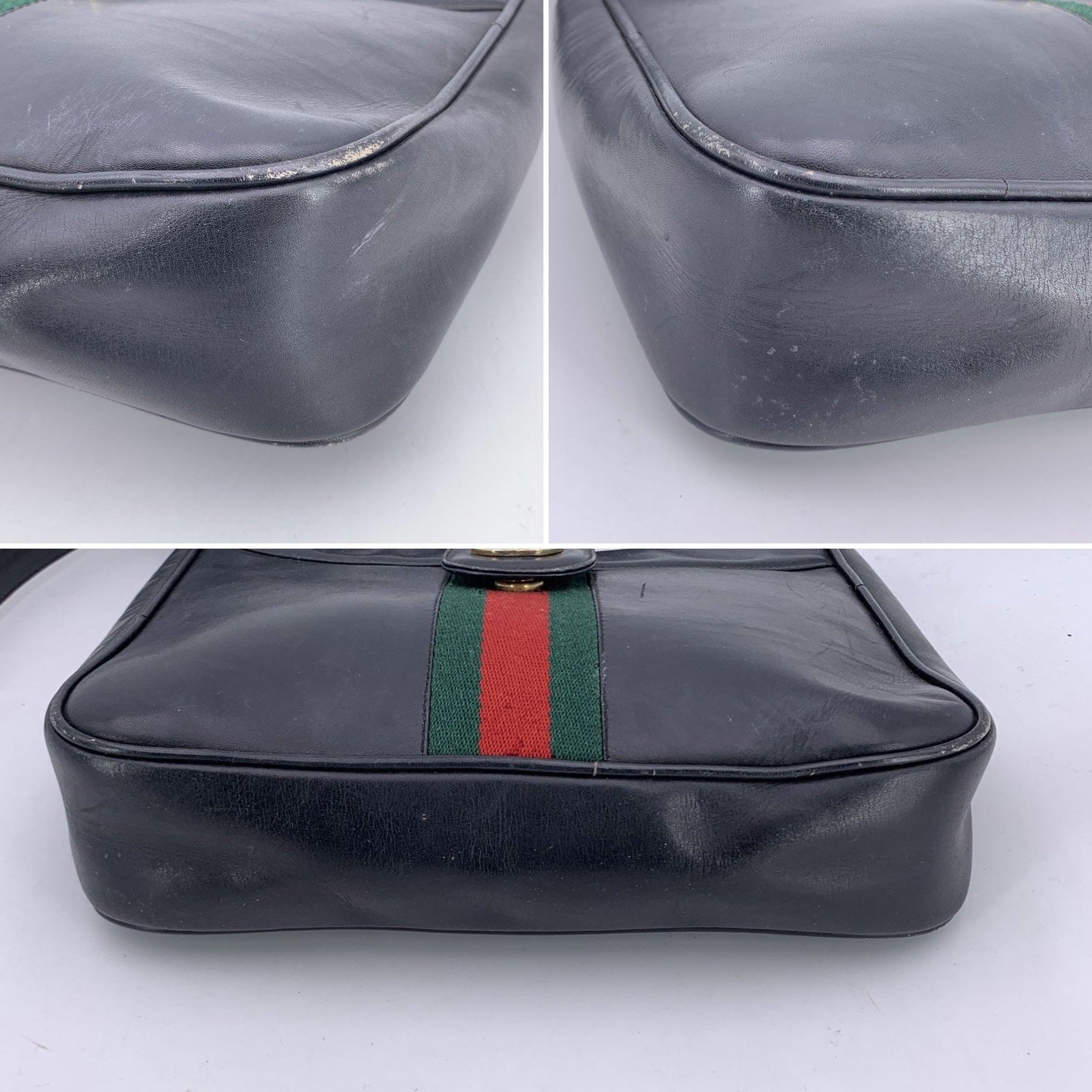 Gucci Vintage Leather Web Stripes Logo Shoulder Bag en vente 1