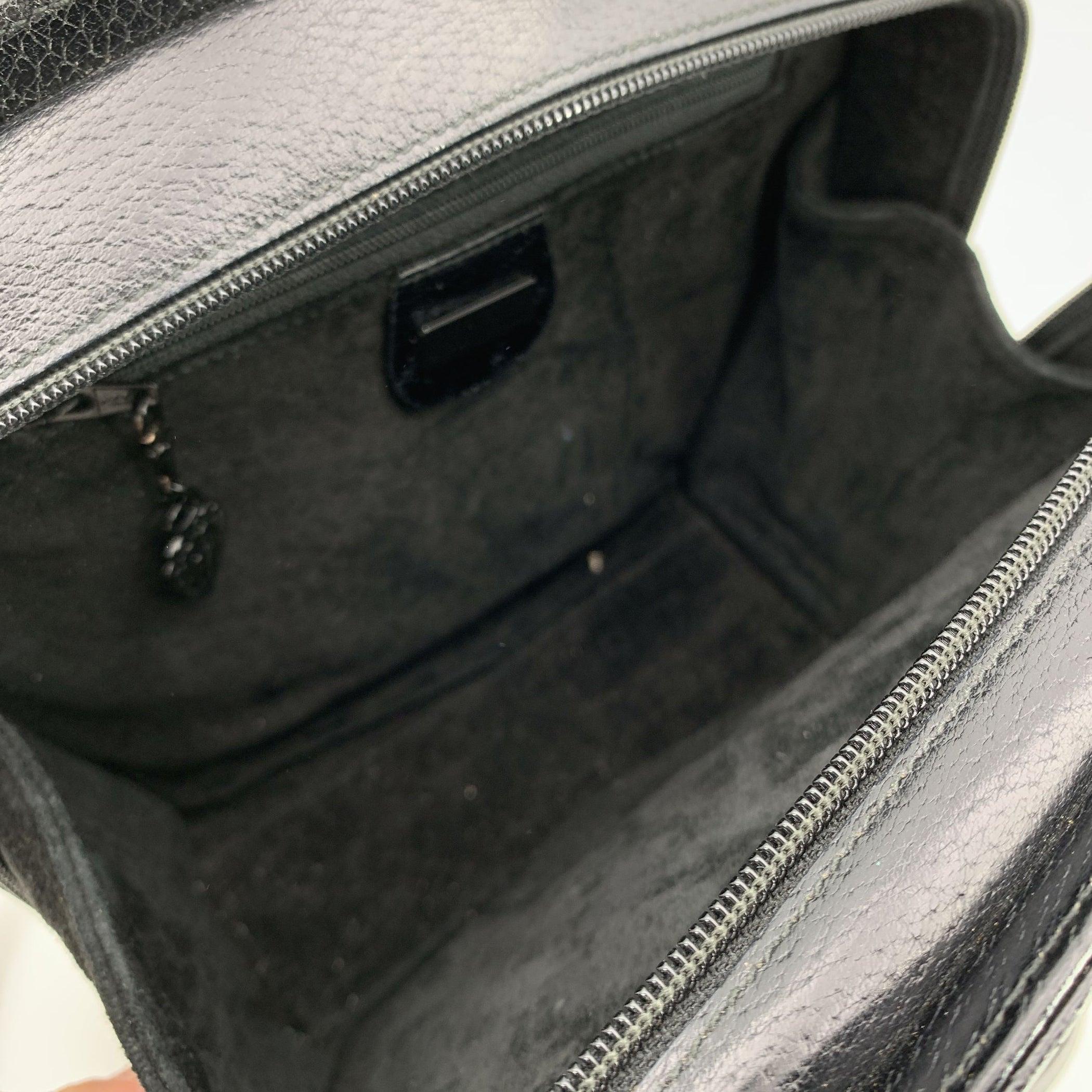 Gucci Vintage Sac à bandoulière zippé en cuir noir Bon état - En vente à Rome, Rome