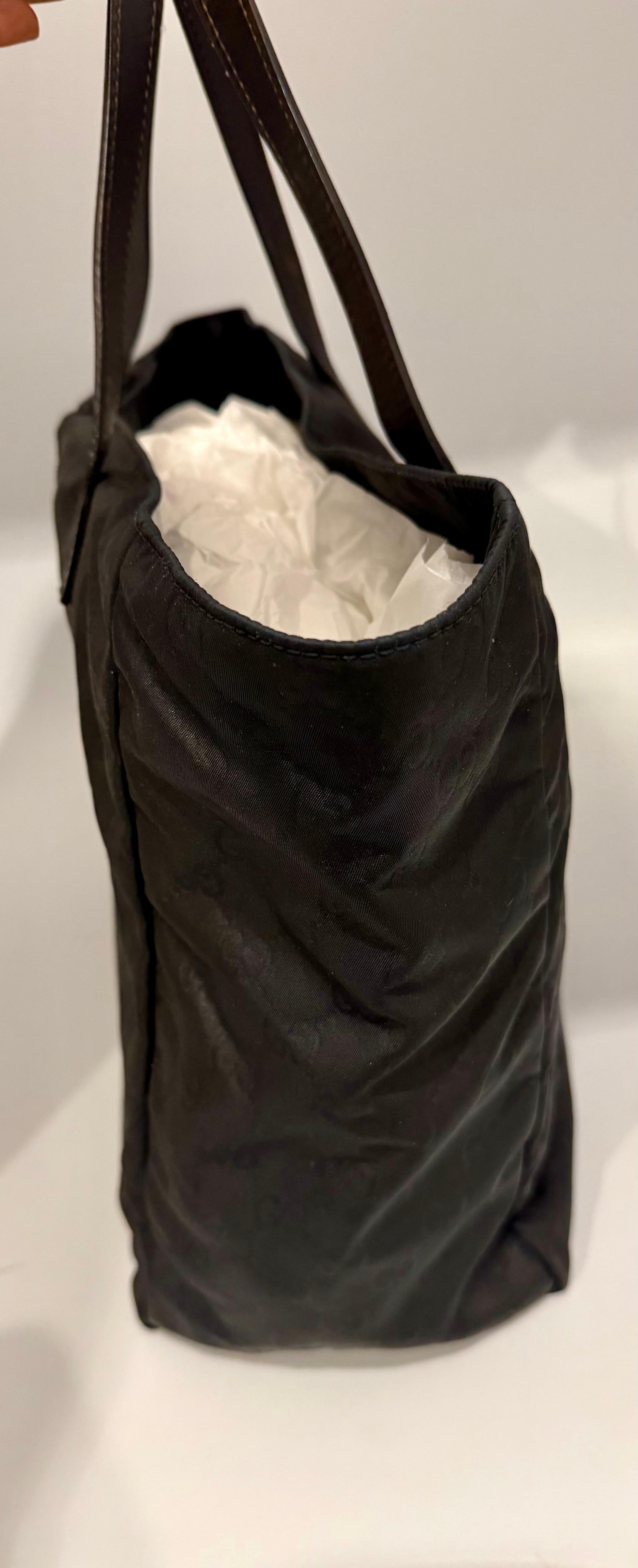 Women's or Men's Gucci Vintage Black Nylon , Gucci Large Tote Bag with GG pattern for women For Sale