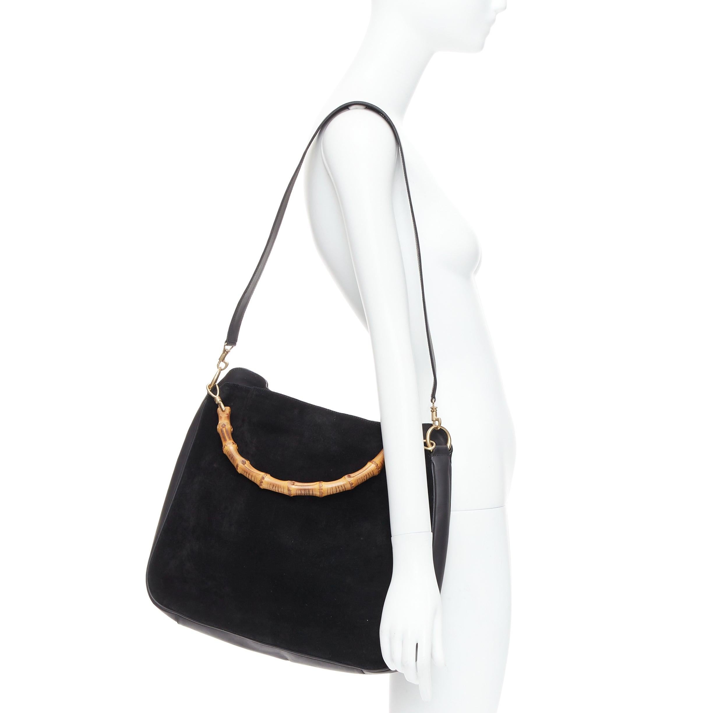 GUCCI Vintage bolso tote hobo asa de bambú marrón ante negro
Referencia: PYCN/A00111
Marca: Gucci
Material: Ante, Bambú
Color: Negro, Marrón
Patrón: Sólido
Cierre: Botones a presión
Forro: Piel negra
Detalles adicionales: Correa