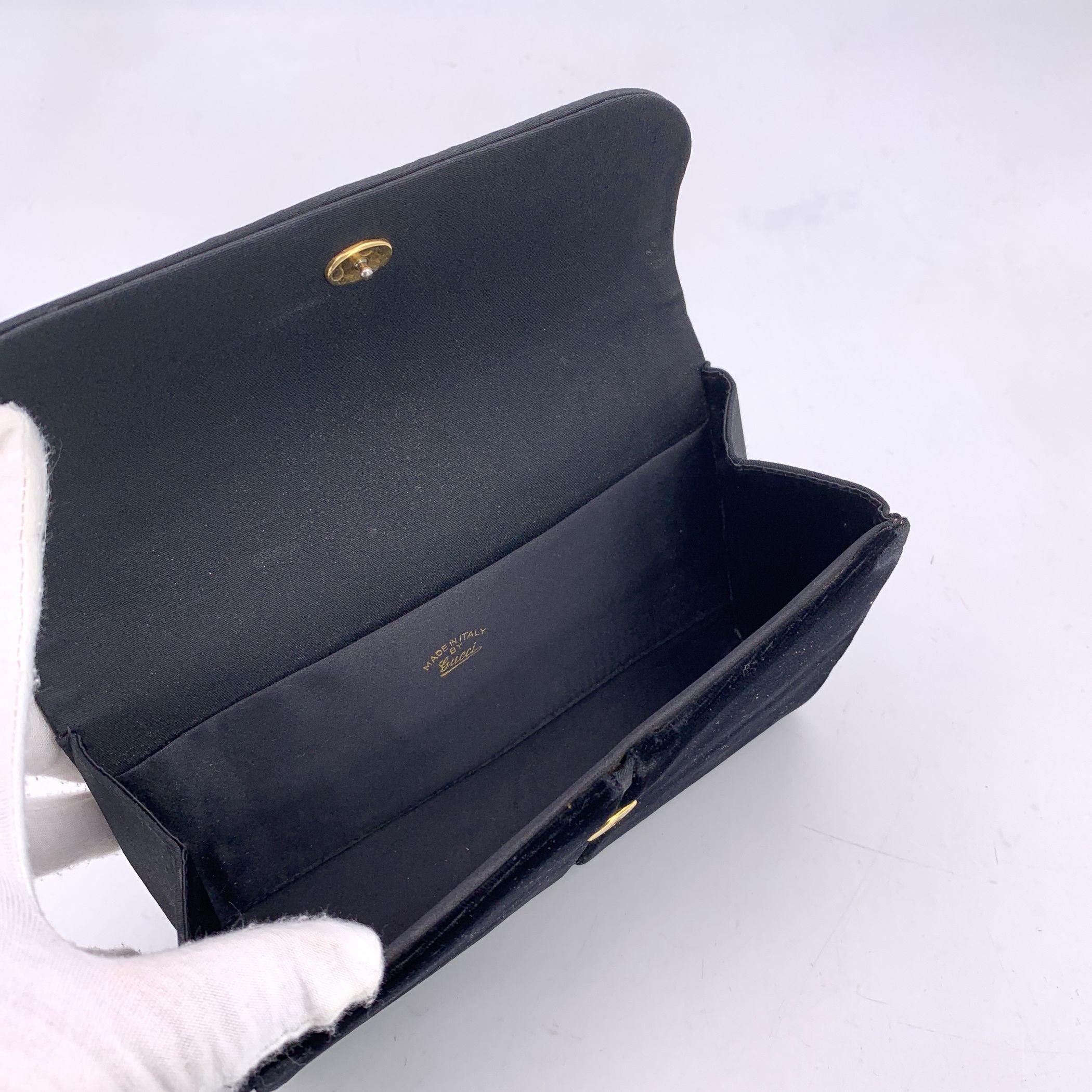 Gucci Vintage Schwarzer Samt GG Logo Abendtasche Clutch im Angebot 1