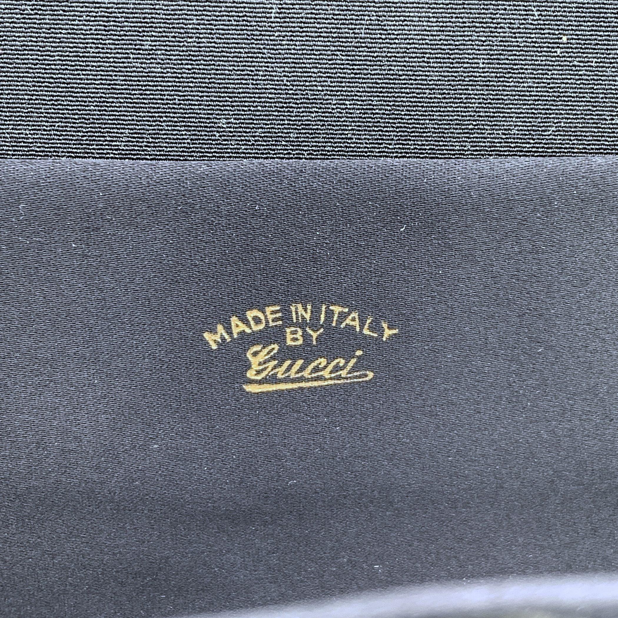 Gucci Vintage Schwarzer Samt GG Logo Abendtasche Clutch im Angebot 2