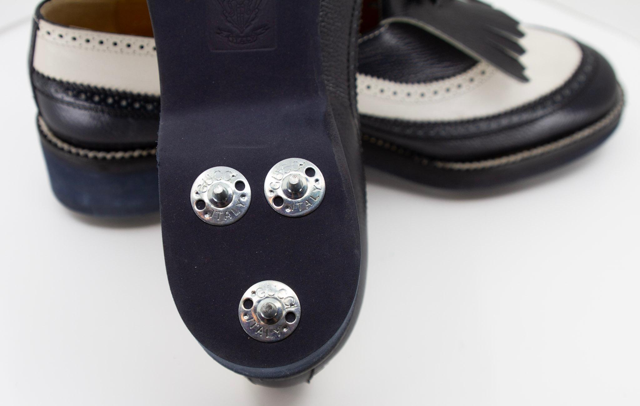 Chaussures ou crampons de golf en cuir noir et blanc de Gucci Vintage  en vente 5