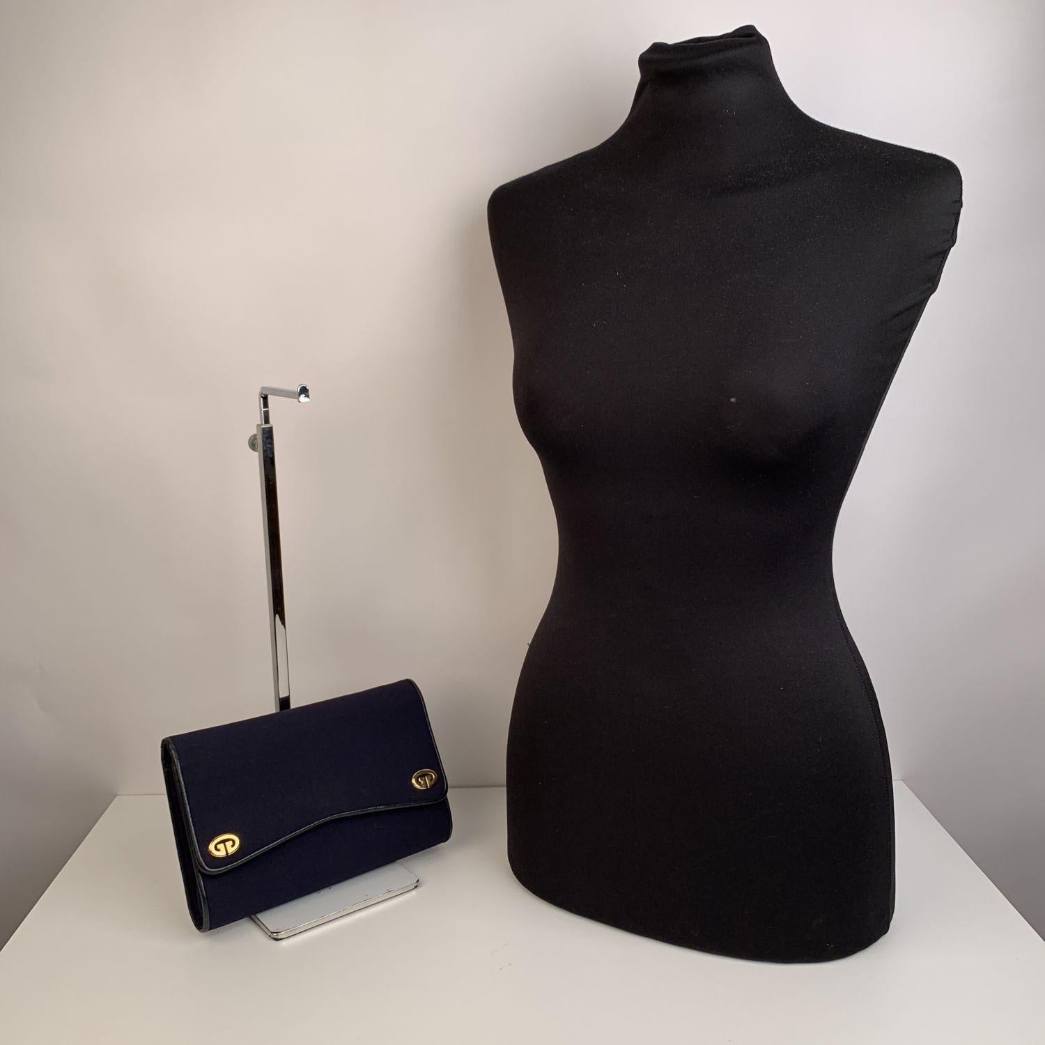 Gucci Vintage Blue Fabric Evening Bag Shoulder Bag Clutch with Chain In Excellent Condition In Rome, Rome
