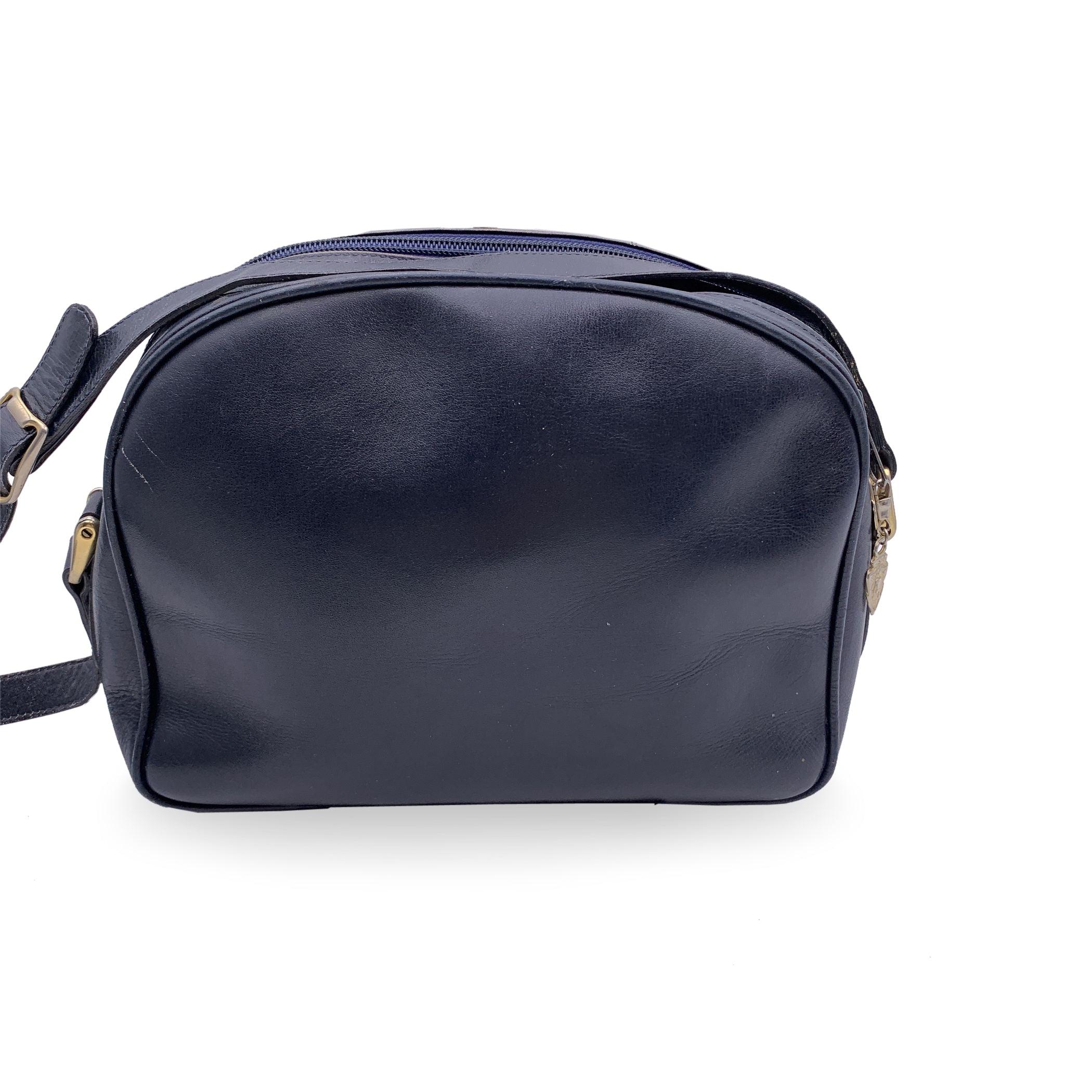 Gucci Vintage Blue Leather Messenger Crossbody Bag with Stripes In Good Condition In Rome, Rome