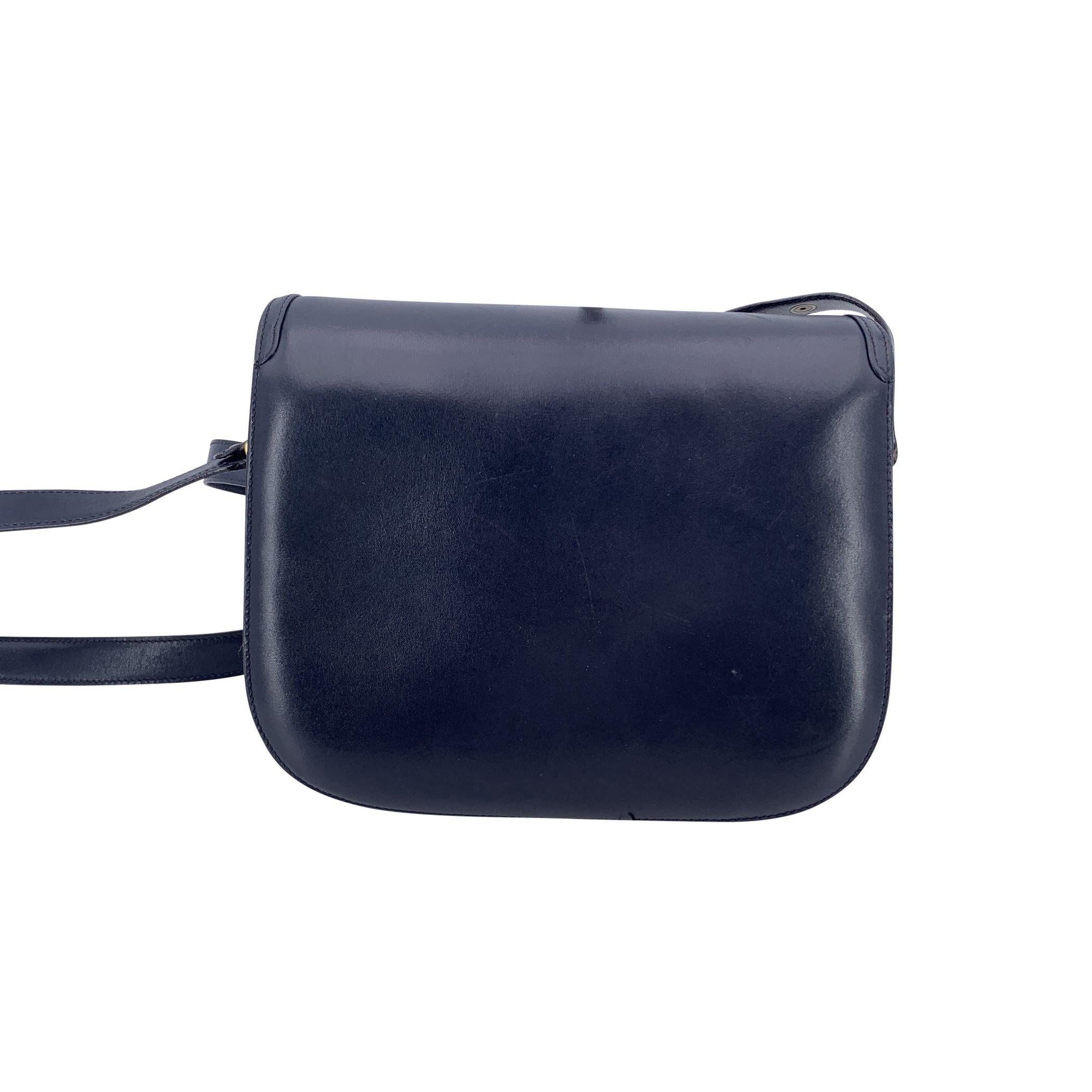 Noir Gucci Vintage Blue Leather Structured Box Flap Shoulder Bag (Sac à bandoulière à rabat en cuir structuré) en vente