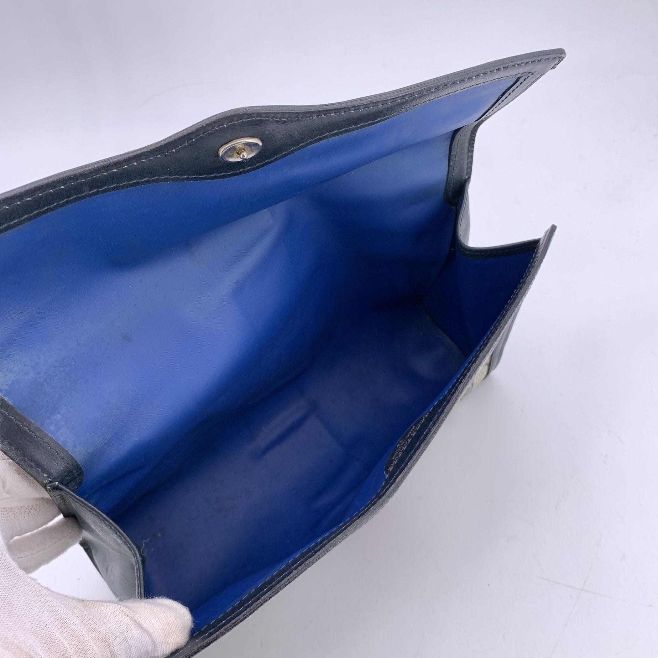 Gucci Vintage Azul Monograma Lienzo Web Flap Cosmetic Bag Clutch en Bueno Estado en Rome, Rome