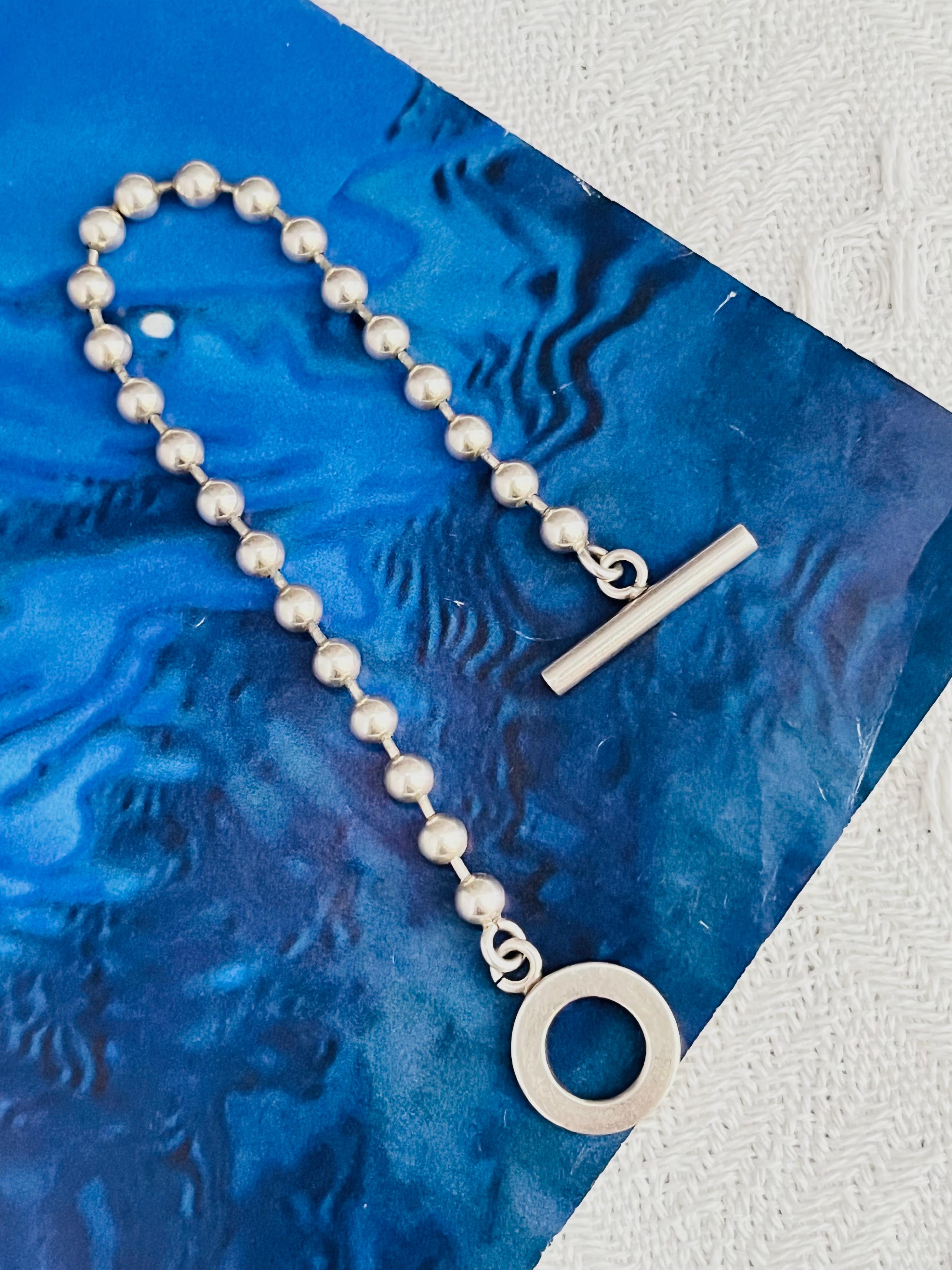Gucci Vintage Boule Logo Ball Dots Circle Chain Pendant Charm Modernist Bracelet, Sterling Silver, Gucci Size 18

Ottime condizioni. Leggeri graffi o perdita di colore, firmato al fascino, ma non più molto chiaro. 100% autentico.

Vendo solo un