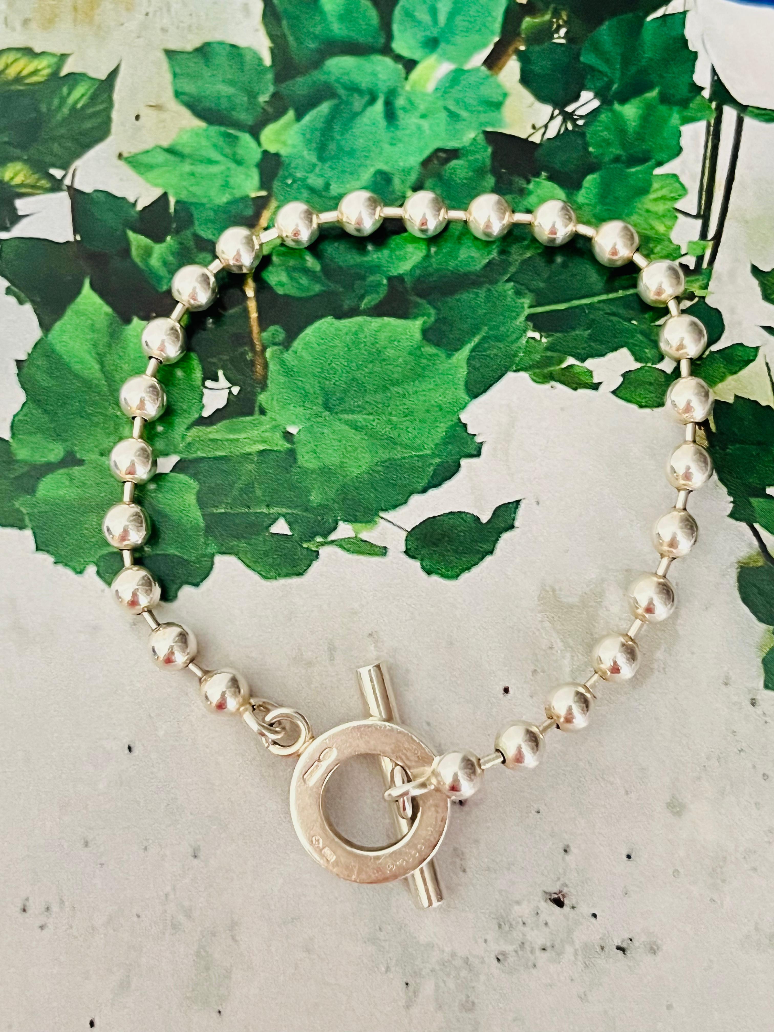 Gucci Vintage Boule Logo Ball Dots Circle Chain Pendant Charm Modernist Bracelet, Sterling Silver, Gucci Size 19

Very good condition. Light scratches or colour loss, Signed at charm. 100% Genuine.

Material: 925 sterling silver.

Size: chain only
