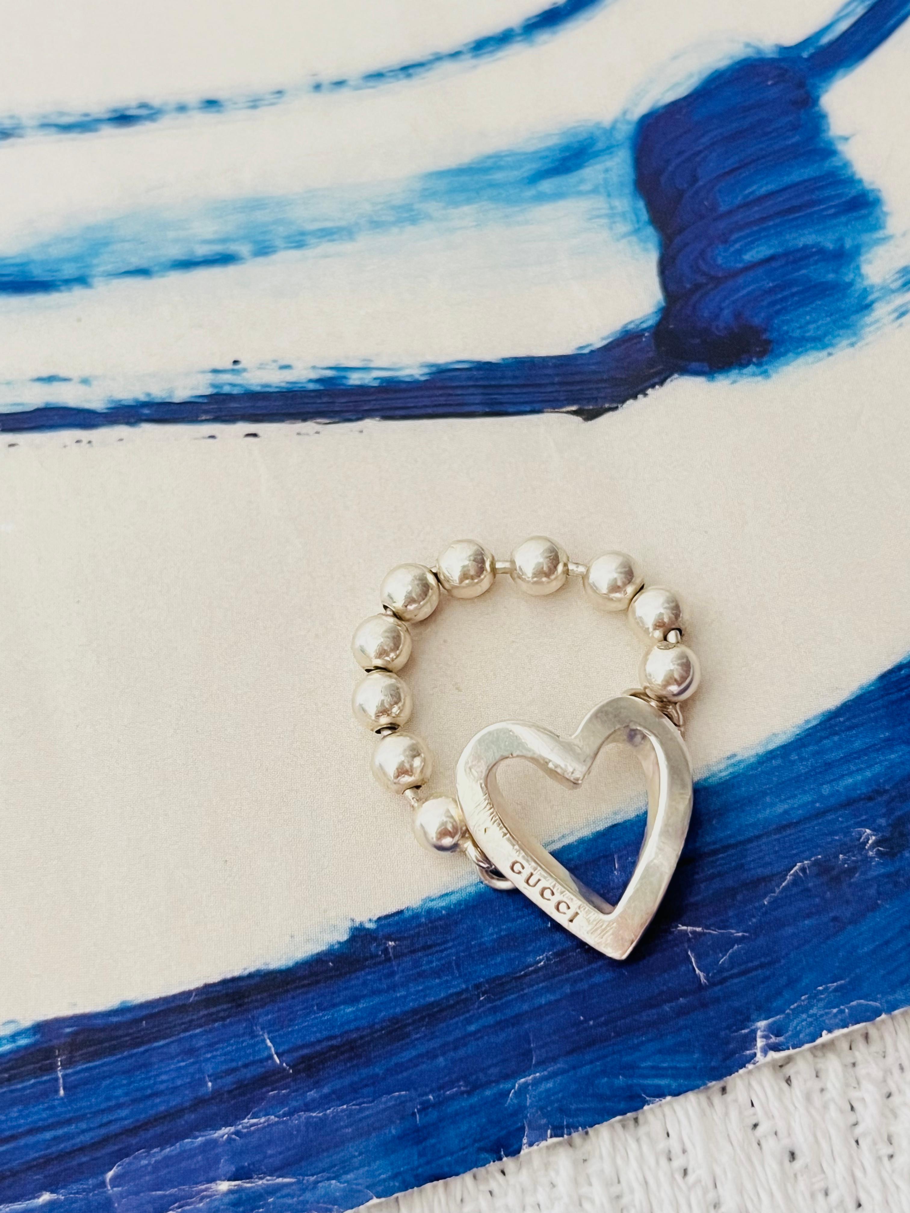 Gucci Vintage Unisex Men Women Boule Logo Heart Love Ball Dots Chain Modernist Ring Sterling Silver, US 9

Very good condition. Light scratches or colour loss, barely noticeable. 100% Genuine. 

Rare to find. Vintage.

Material: 925 Sterling