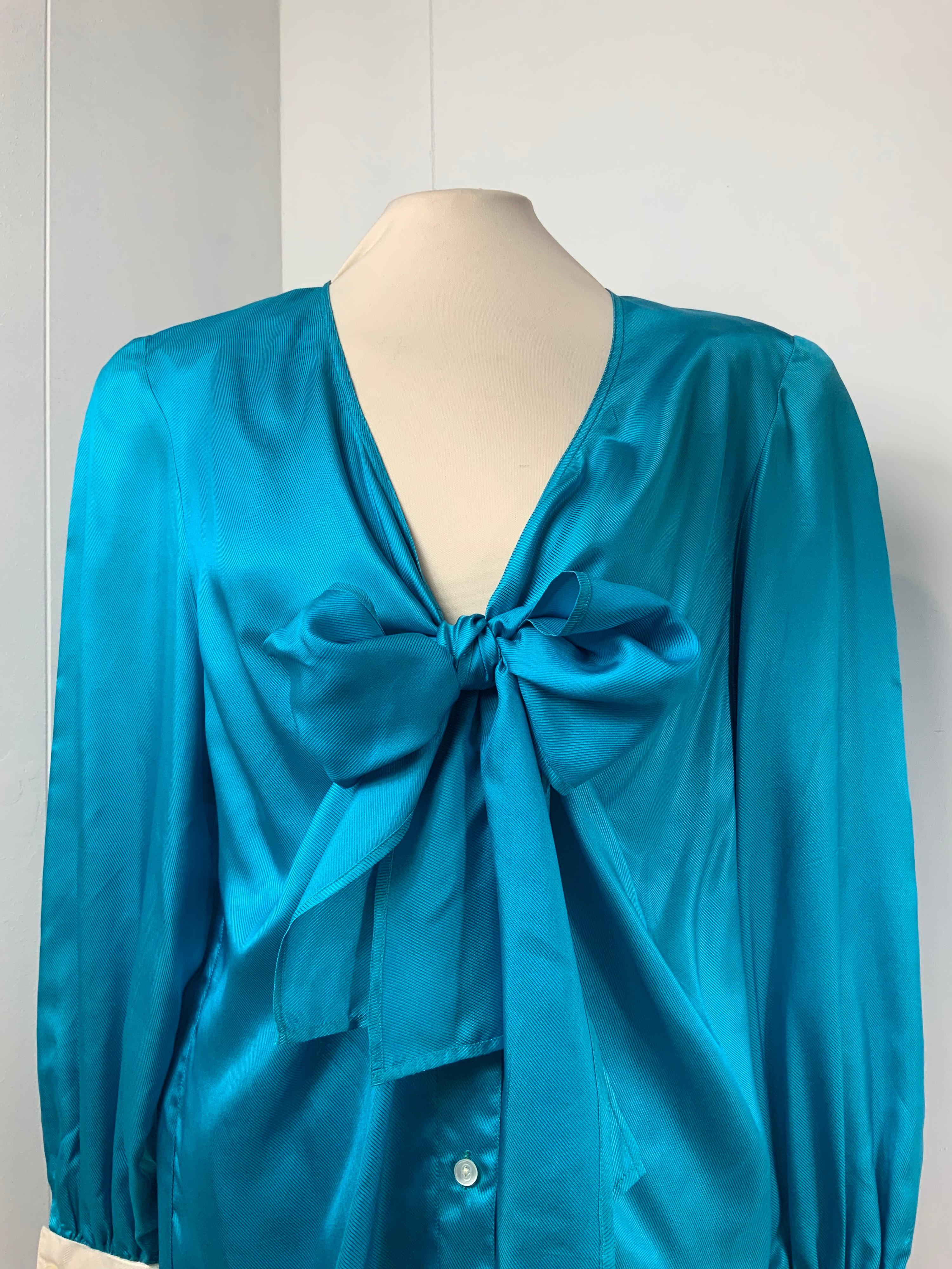 Gucci vintage shirt. About 80s
100% silk. Branded buttons. 
Amazing bow that embrace the neckline.
Featuring padded shoulder. 
Size 42 Italian. 
Shoulders 48 cm
Bust 50 cm 
Length 70 cm 
sleeves 62 cm 
Conditions: Excellent- Previously owned, like