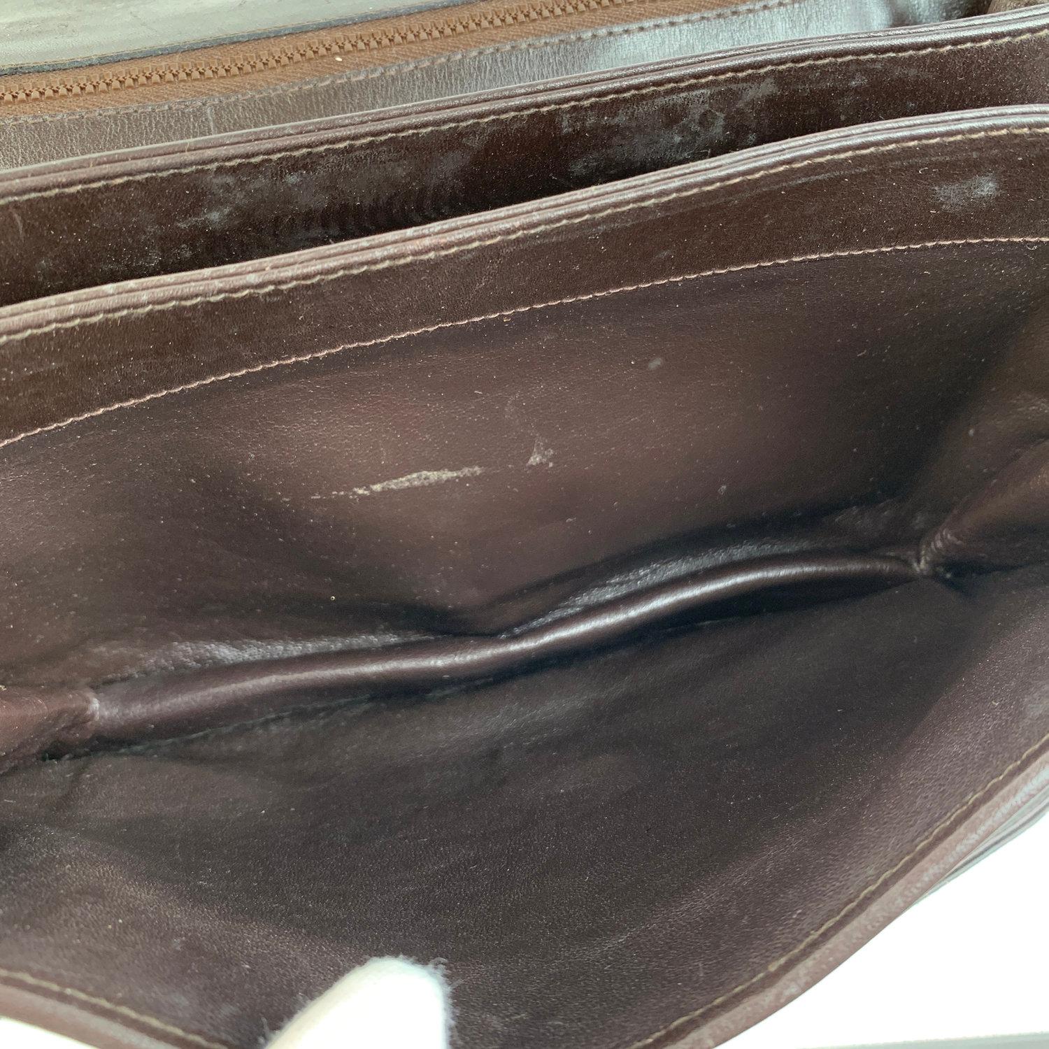 Gucci Vintage Brown GG Monogram Suede Shoulder or Messenger Bag In Good Condition In Rome, Rome