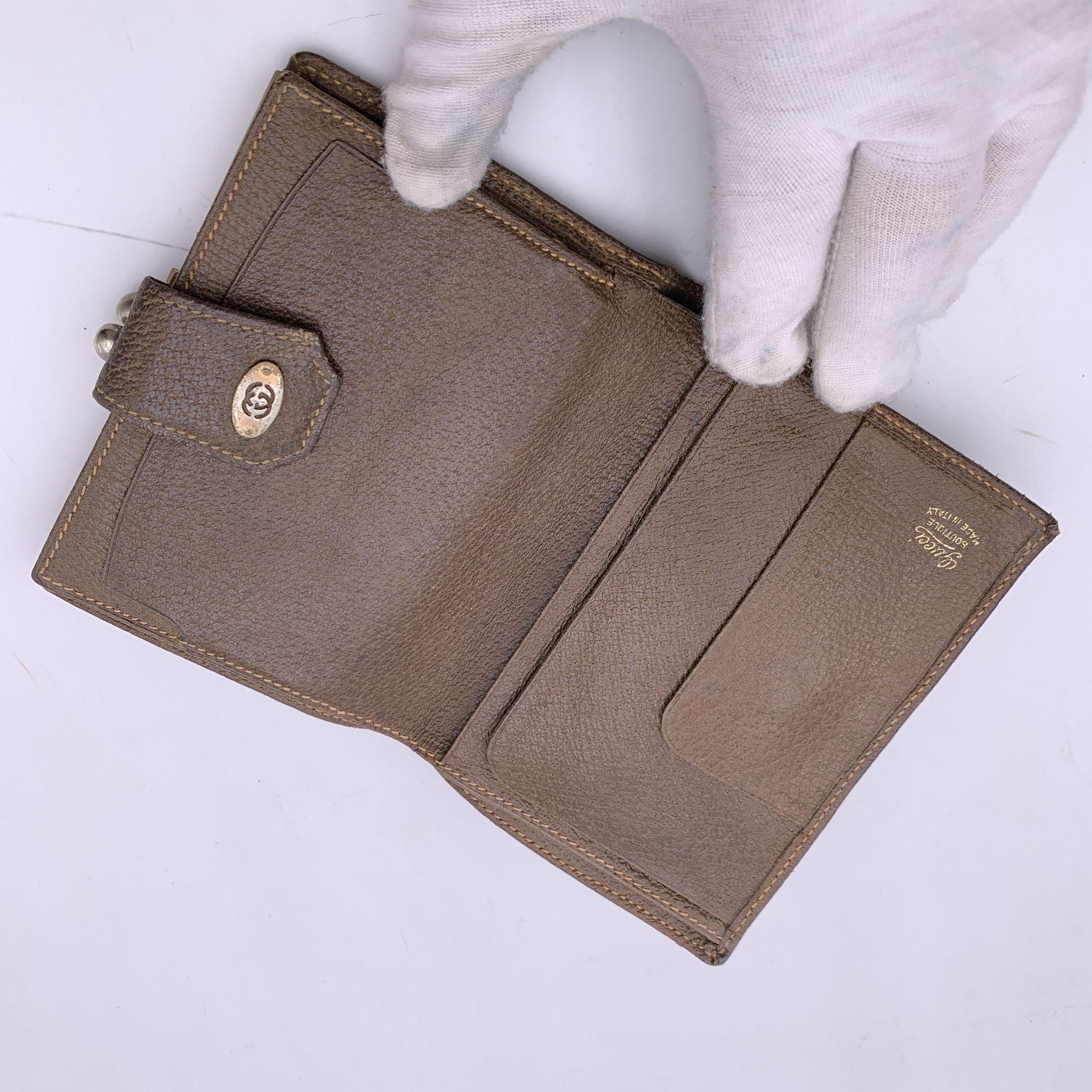 Women's or Men's Gucci Vintage Brown Leather Bifold Wallet Coin Purse