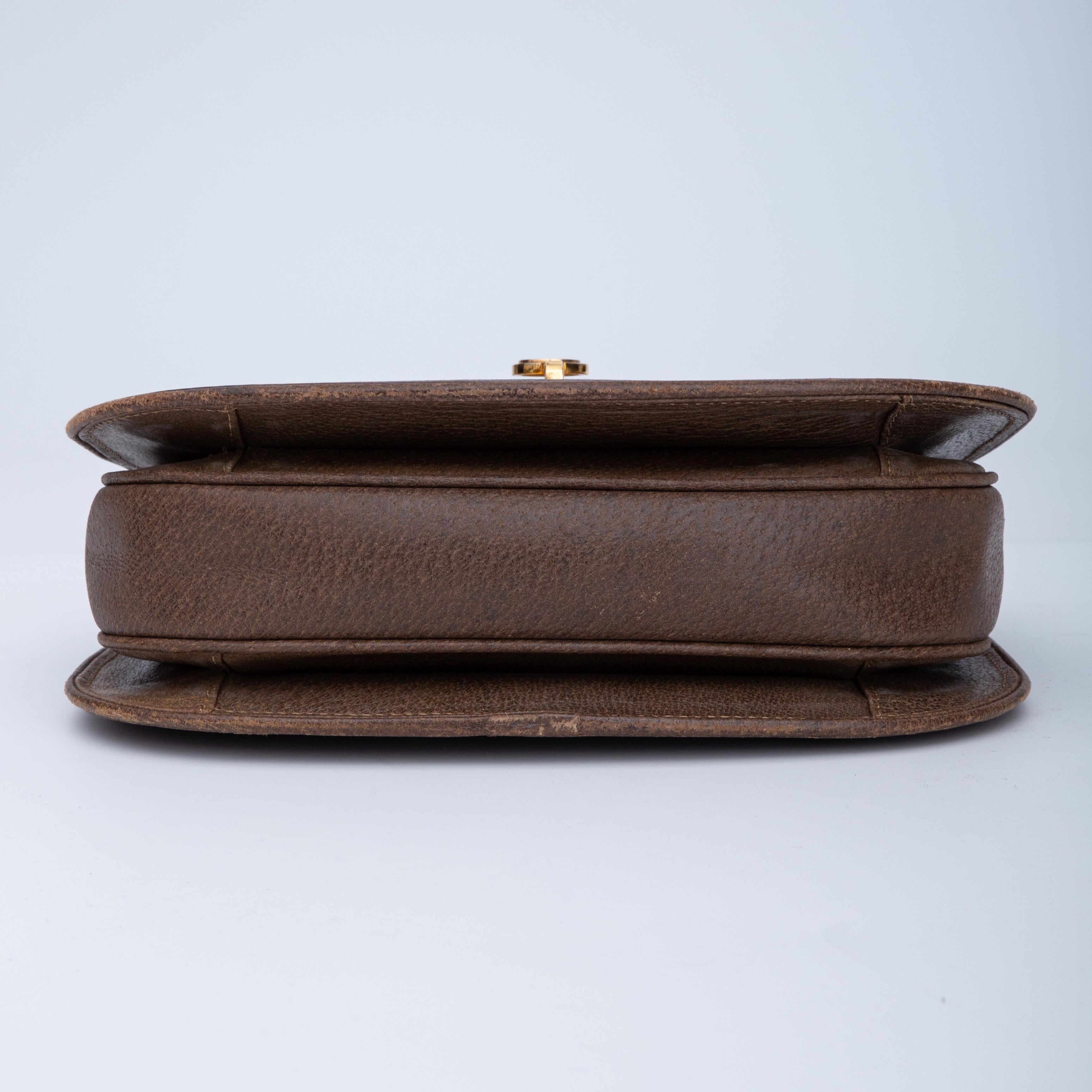 Gucci Vintage Brown Leather Gg Flip Lock Handbag (Circa 1955) Rare In Good Condition For Sale In Montreal, Quebec