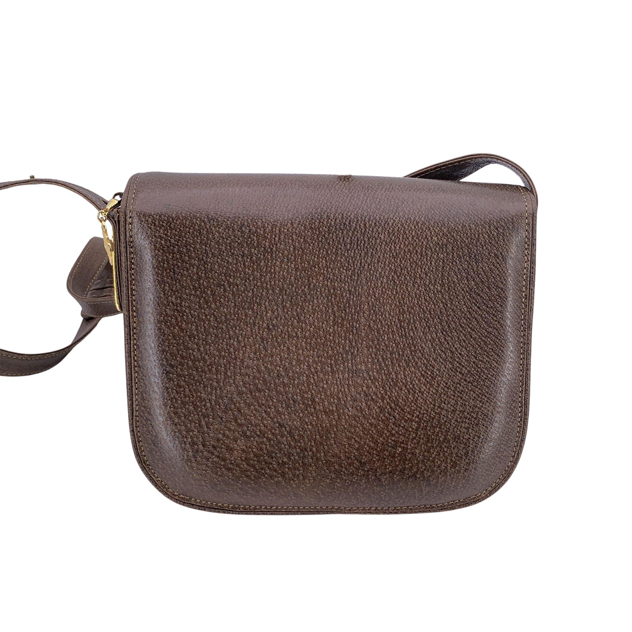 Noir Gucci Vintage Leather GG Logo Flap Shoulder Bag en vente