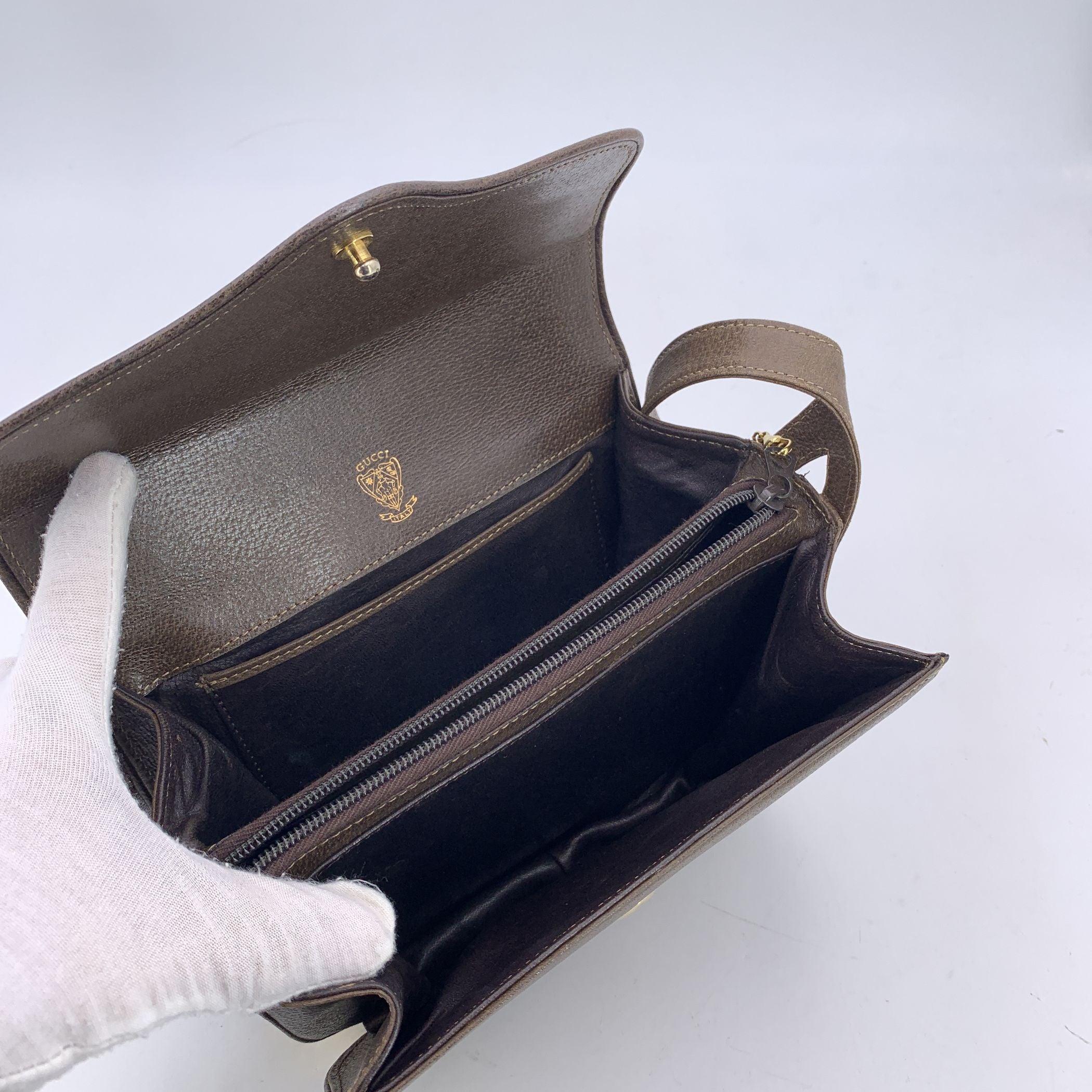 Gucci Vintage Leather GG Logo Flap Shoulder Bag Bon état - En vente à Rome, Rome