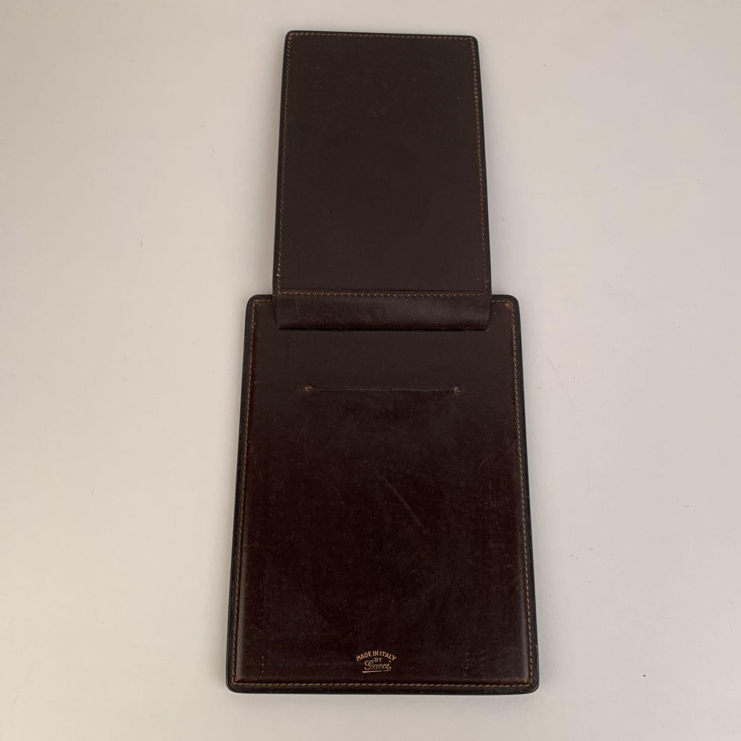 Gucci Vintage vertical desk notepad. Crafted in brown leather with gold metal knot detailing on top. Embossed 'Made in Italy by GUCCI' internally. 1 slot for notebook internally. Measurements: 9 x 6.5 inches - 22.8 x 16.5 cm


Details

MATERIAL: