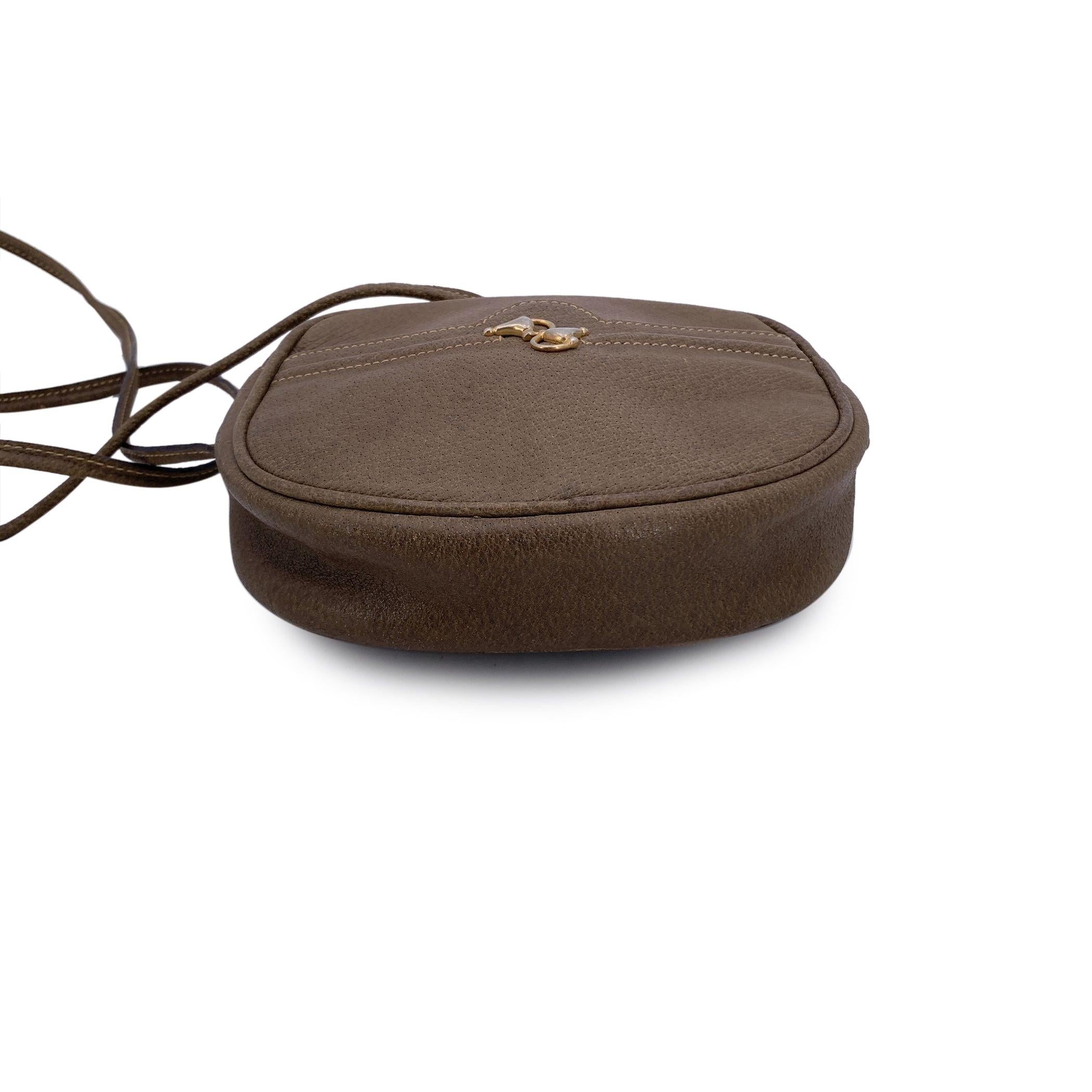 Gucci Vintage Brown Leder Horsebit Small Crossbody Bag im Zustand „Gut“ im Angebot in Rome, Rome