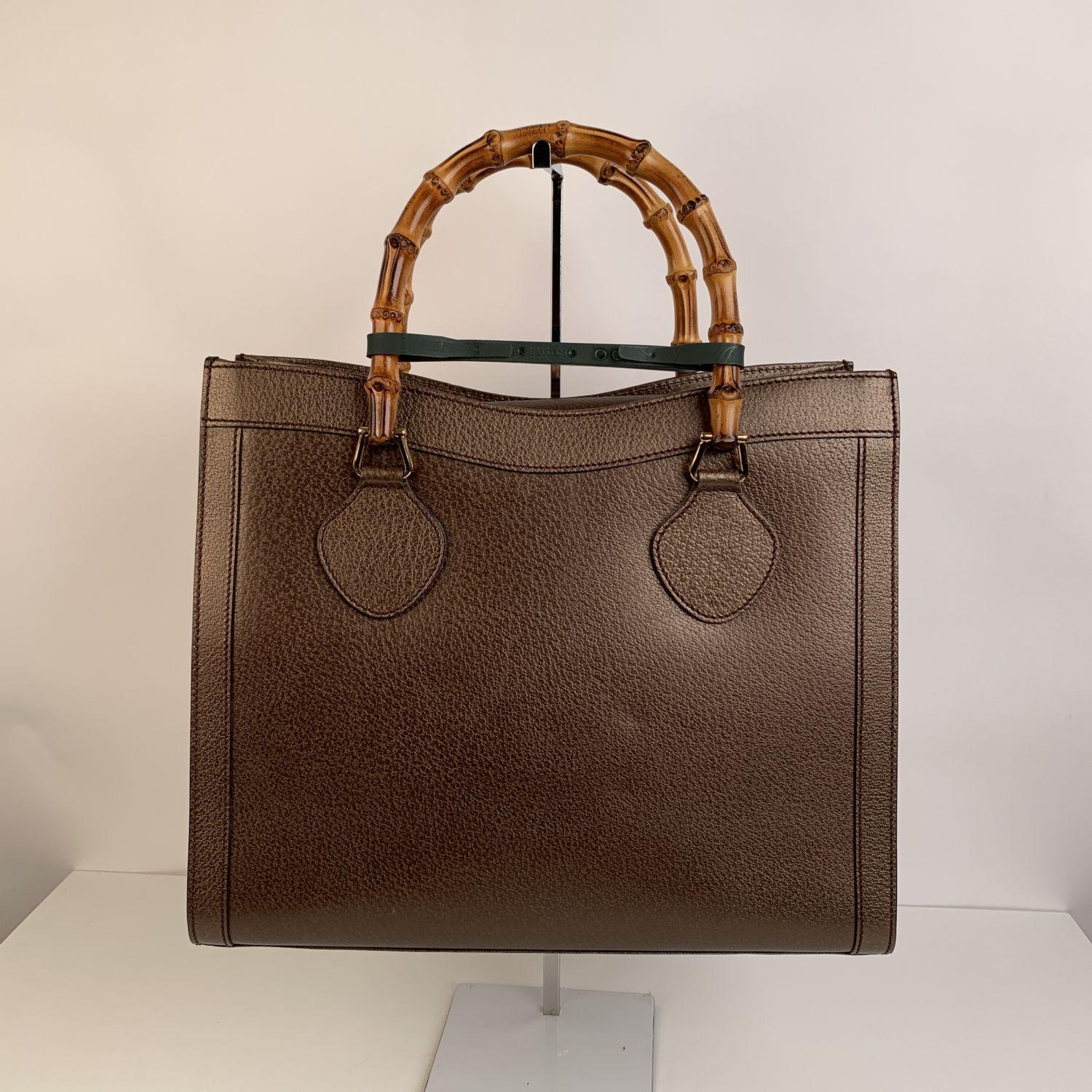 Beautiful Gucci Bamboo tote bag in brown genuine leather. Double distinctive Bamboo handle. Princess Diana, was snapped carrying a this model on several occasions. Magnetic button closure on top. Brown suede lining. 5 bottom feet. Gold metal
