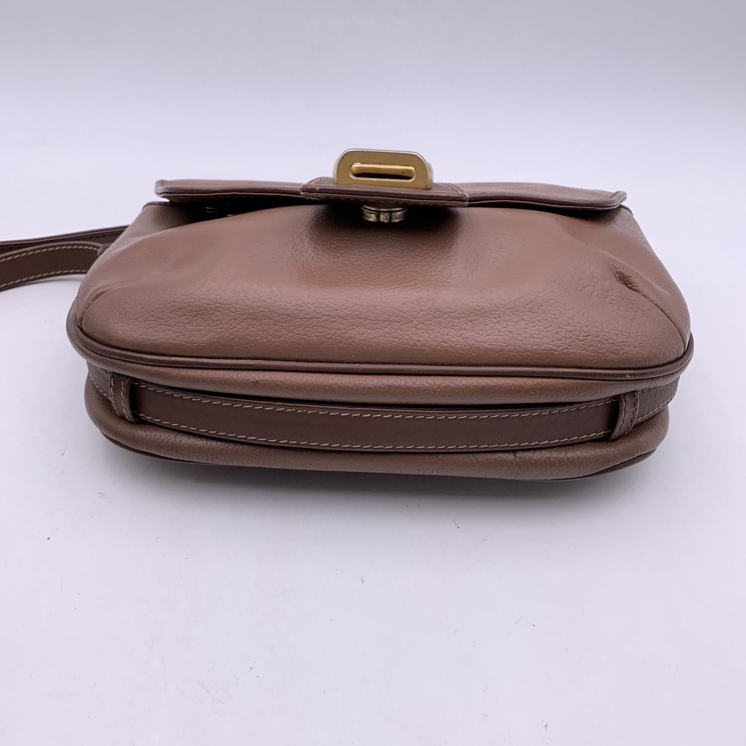 Women's Gucci Vintage Brown Leather Stirrup Crossbody Messenger Bag