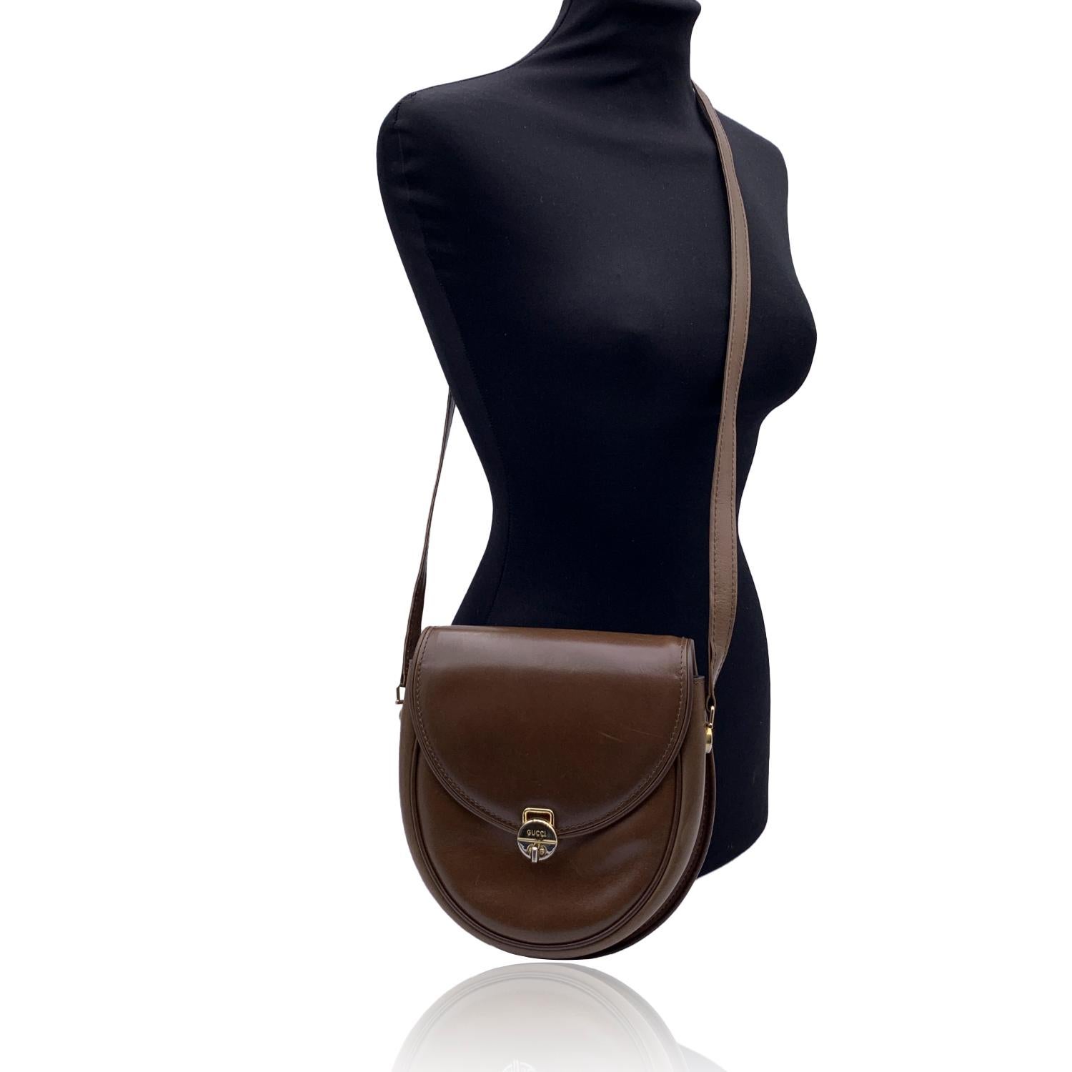 Gucci Vintage Brown Leather Turn Lock Crossbody Shoulder Bag In Good Condition In Rome, Rome