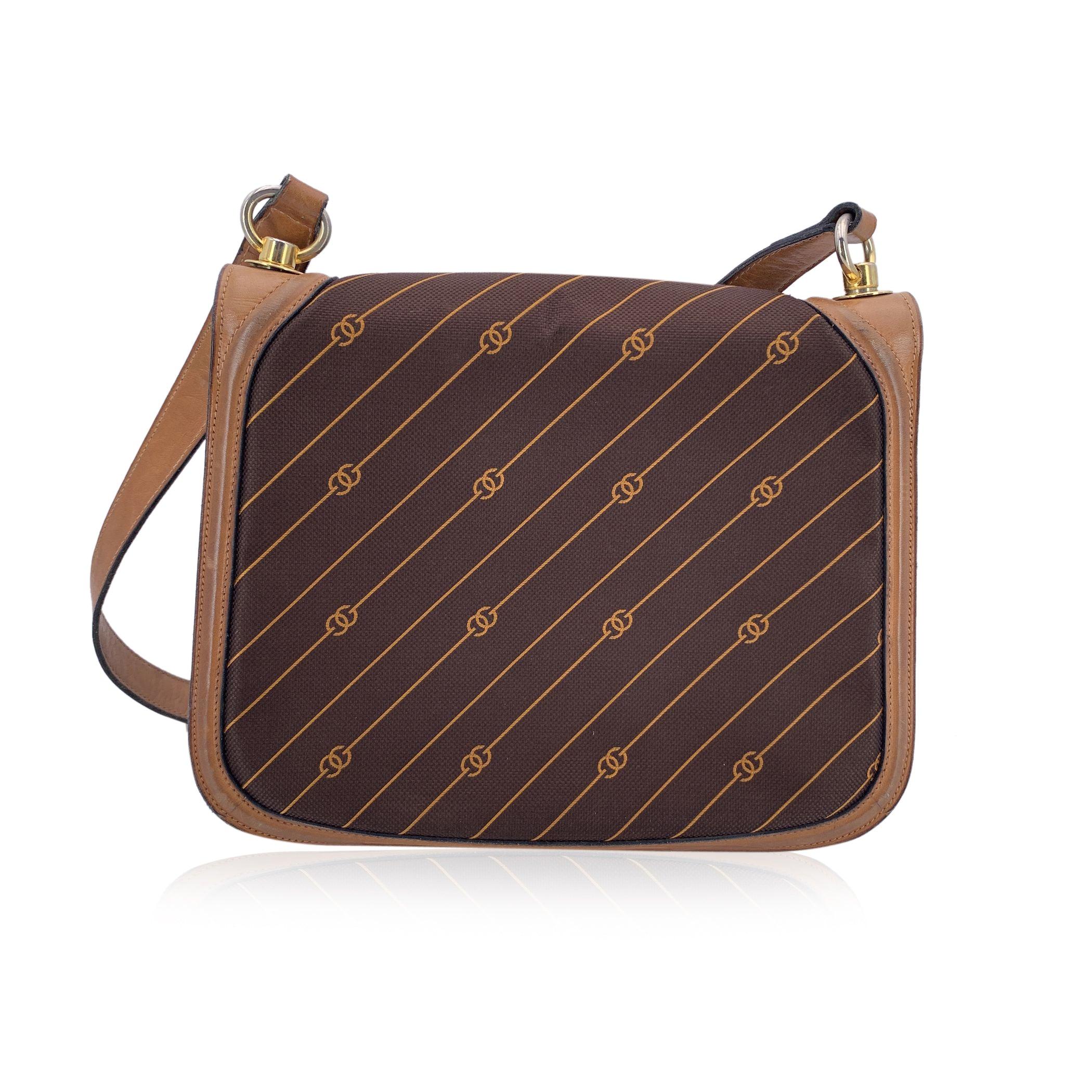 Gucci Vintage Braun Logo Canvas GG Umhängetasche Tan Leder (Beige) im Angebot