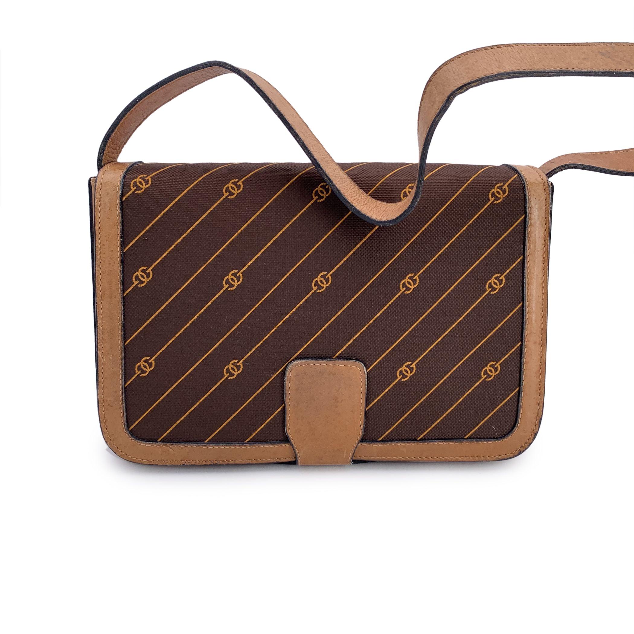 Beige Gucci Vintage Brown Logo Canvas GG Tan Leather Sac à bandoulière en vente