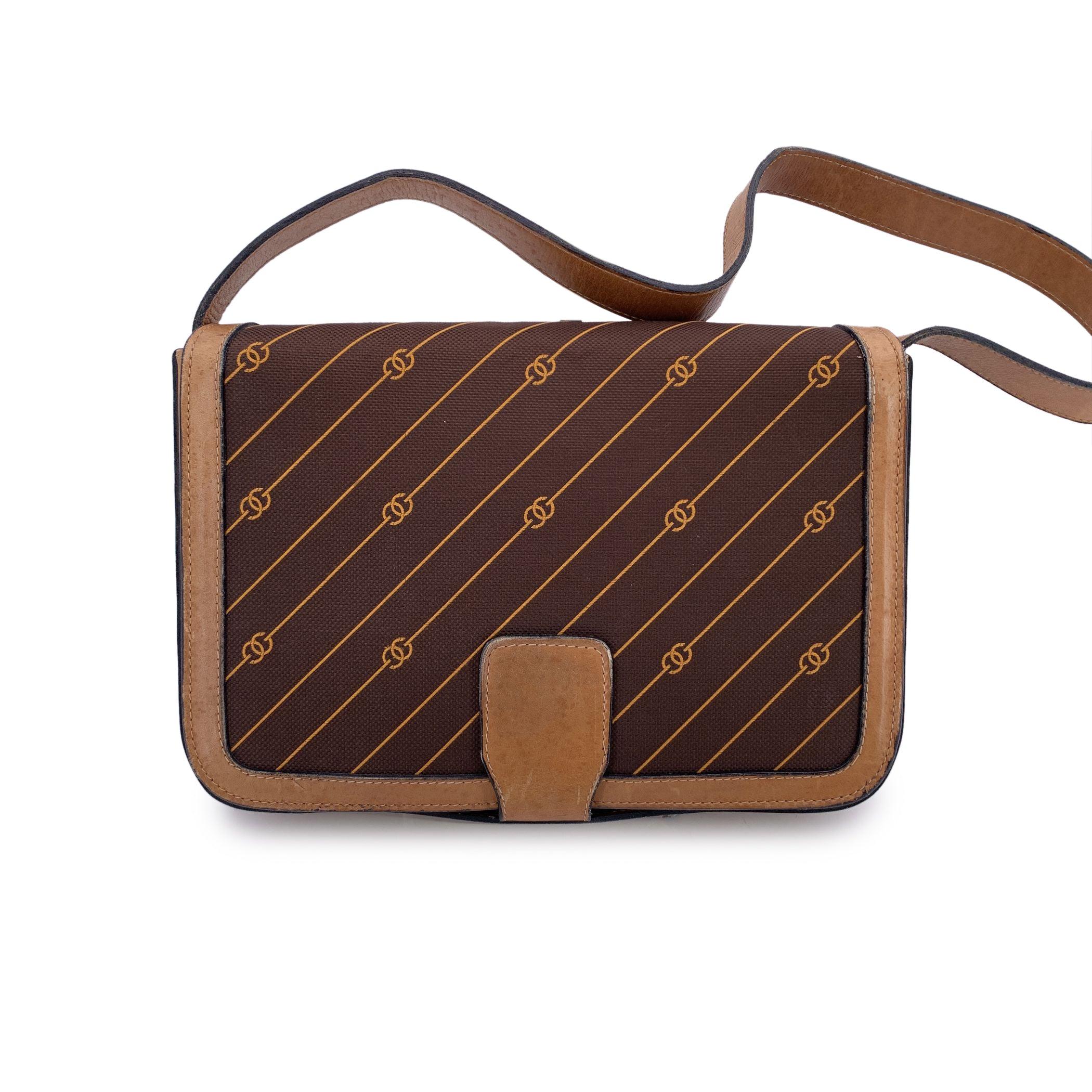 Beige Gucci Vintage Brown Logo Canvas GG Tan Leather Sac à bandoulière en vente