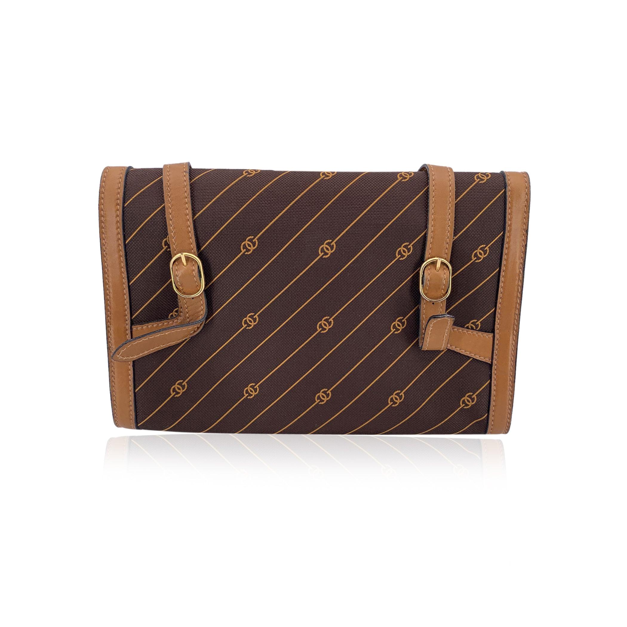 Gucci Vintage Brown Logo Canvas GG Tan Leather Shoulder Bag Bon état - En vente à Rome, Rome