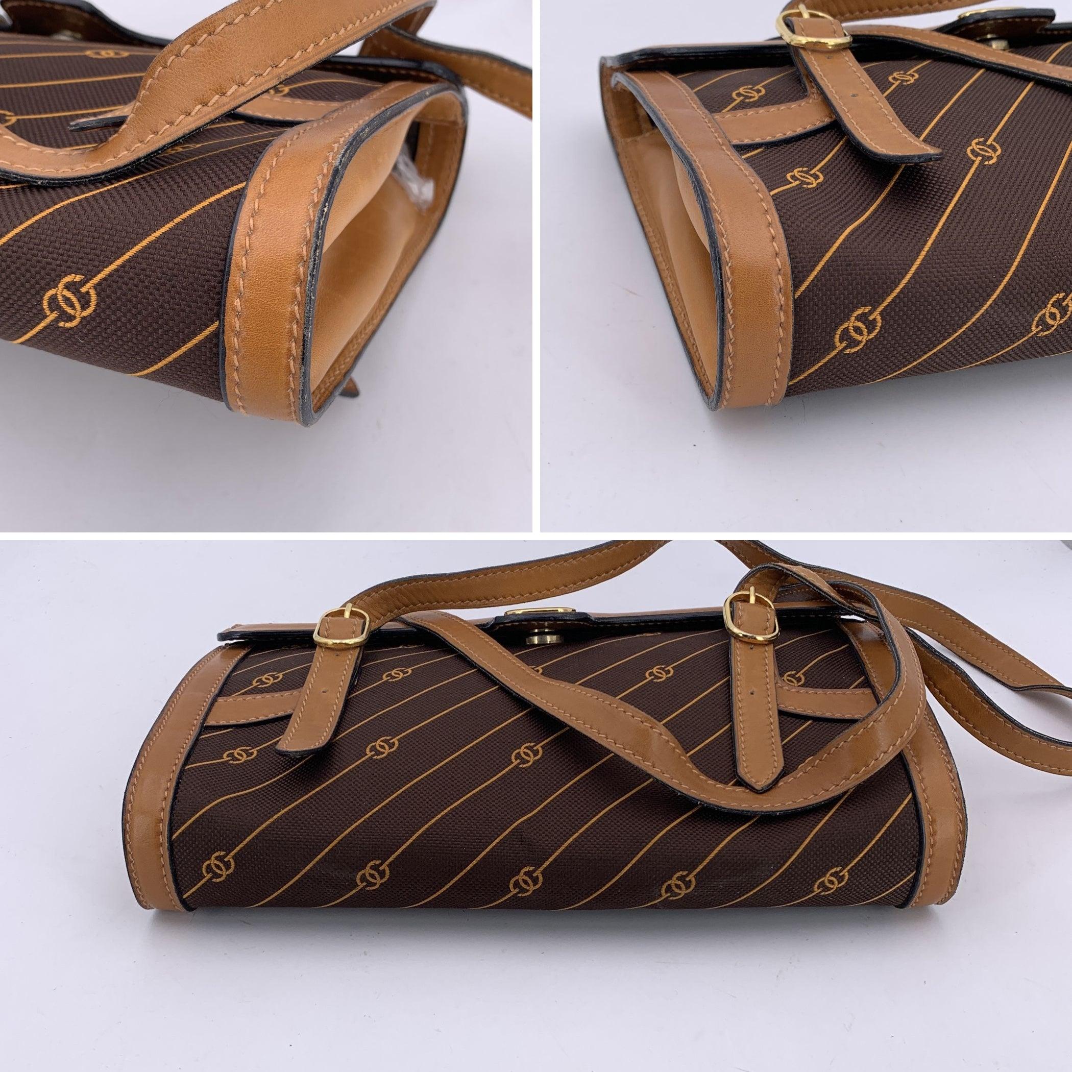 Gucci Vintage Brown Logo Canvas GG Tan Leather Shoulder Bag Pour femmes en vente