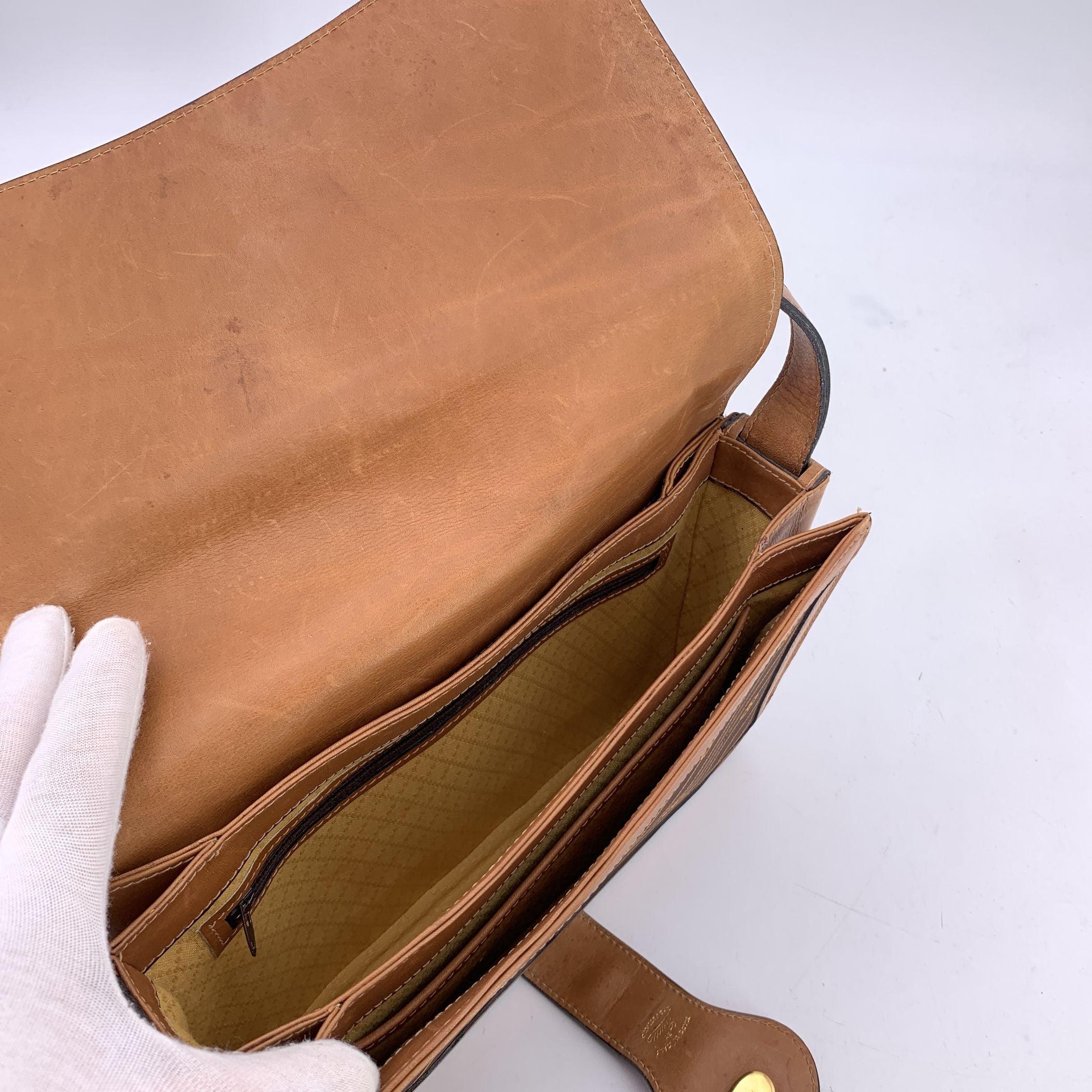 Gucci Vintage Brown Logo Canvas GG Tan Leather Sac à bandoulière Unisexe en vente