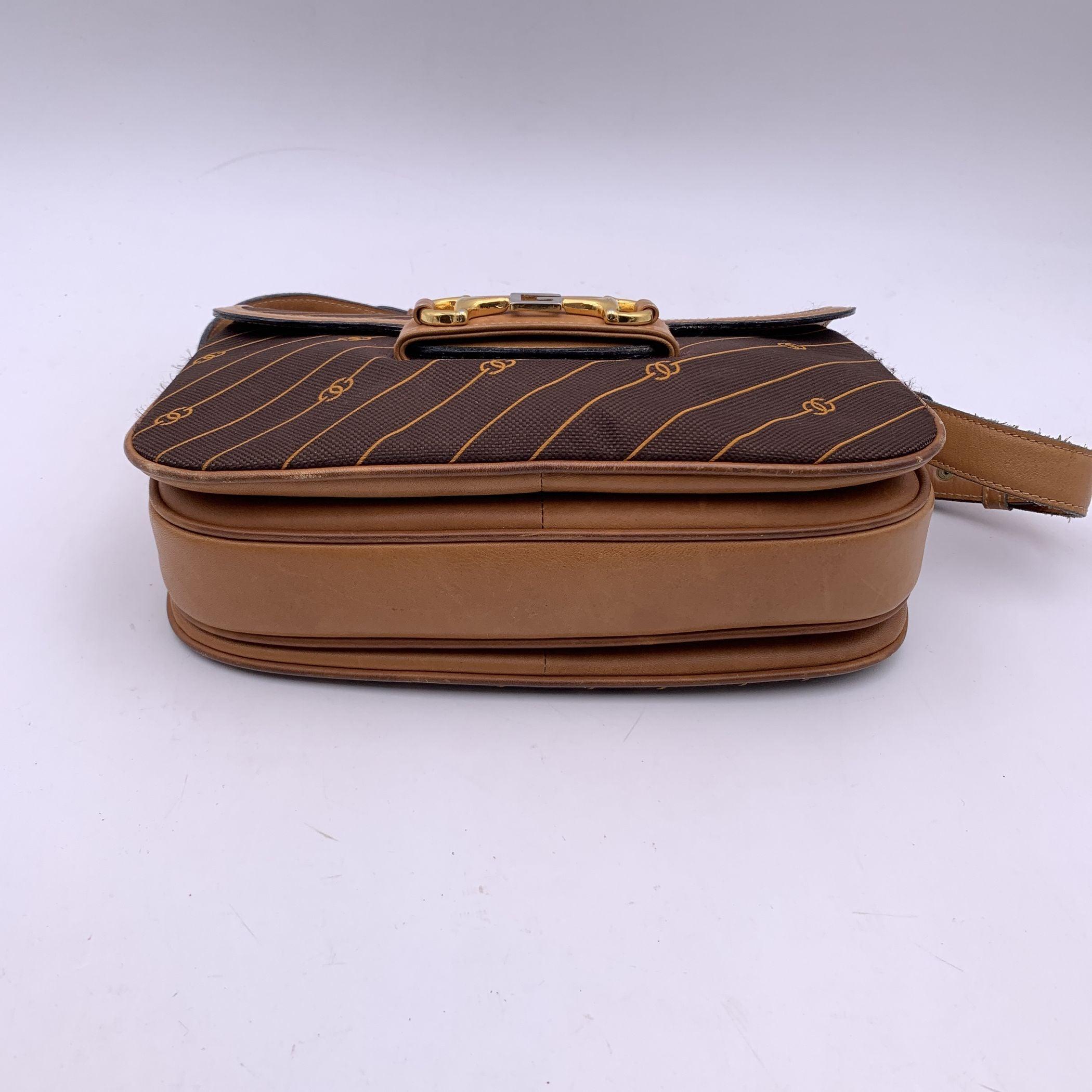 Gucci Vintage Brown Logo Canvas Tan Leather Horsebit Shoulder Bag In Excellent Condition For Sale In Rome, Rome